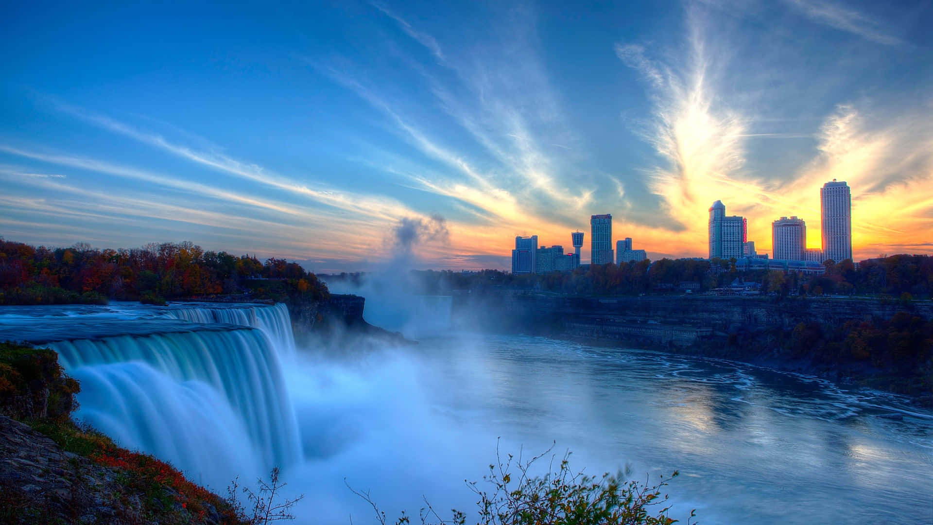 Lemeravigliose Cascate Del Niagara, Illuminate Dal Sole