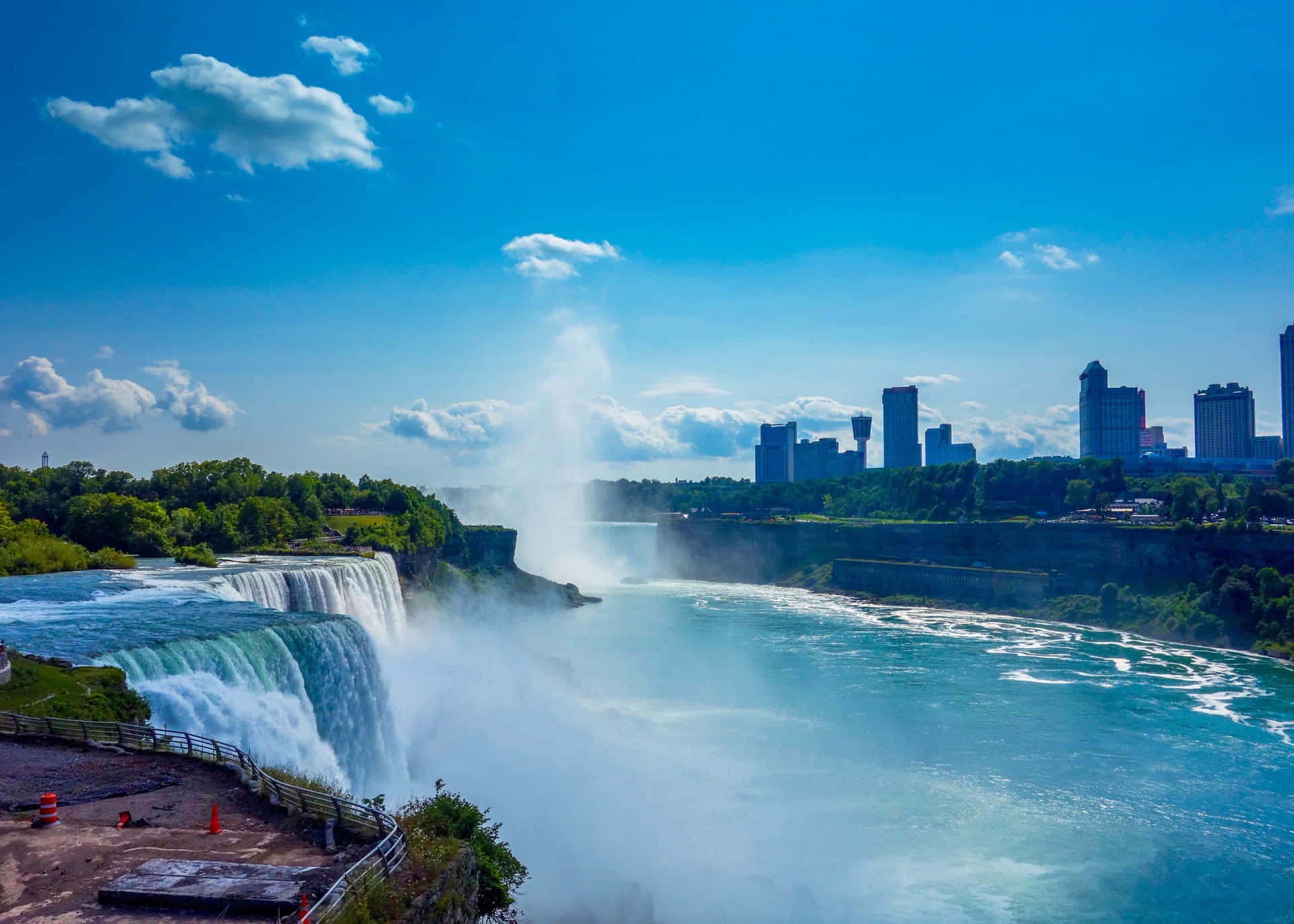 Niagarafällekanada Mit Stadtpanorama Wallpaper