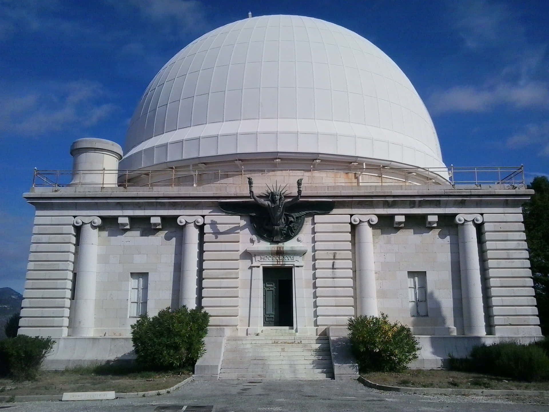 A Large Dome With A White Dome On Top