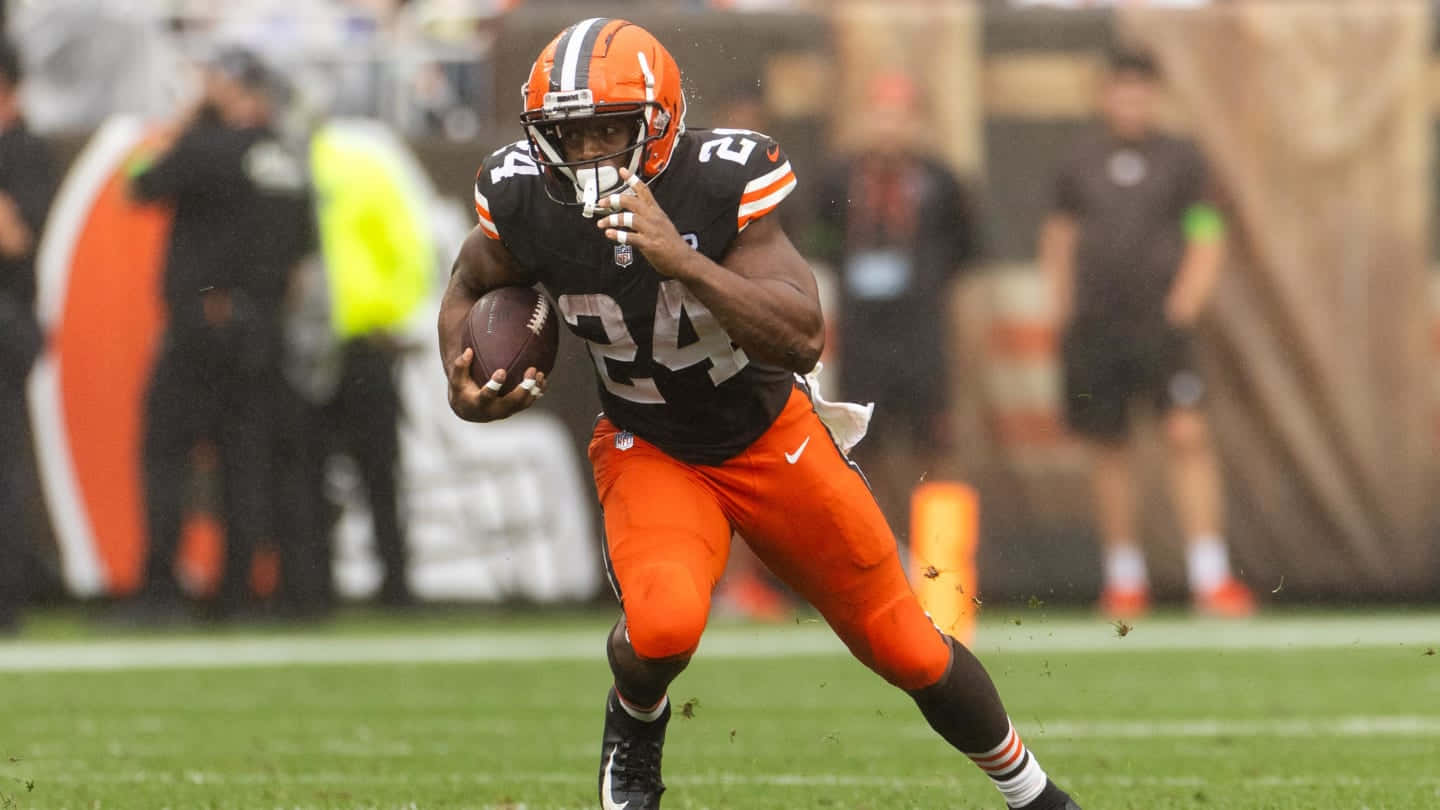 Nick Chubb Cleveland Browns Game Action Wallpaper
