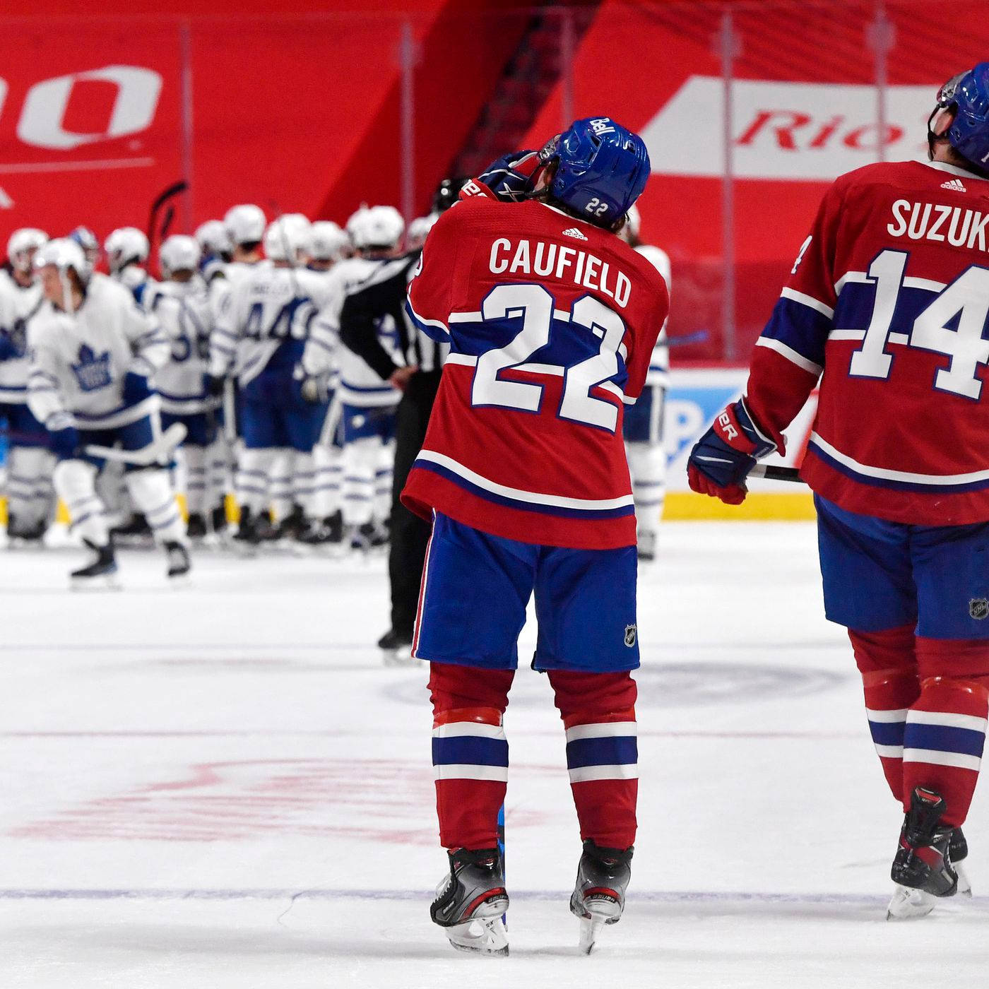 Nick Suzuki og Cole Caufield mod Toronto Maple Leafs Wallpaper