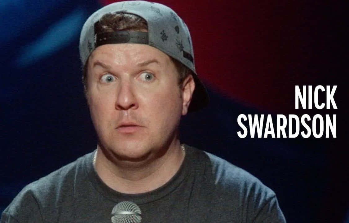 Nickswardson Provoca Risas Hilarantes En El Escenario. Fondo de pantalla