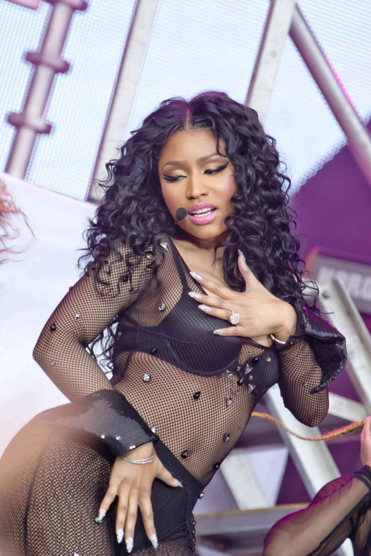 Nicki Minaj Lights up the Stage