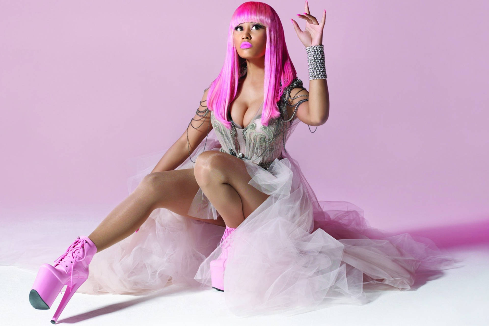 Nicki Minaj With Pink Hair Wallpaper