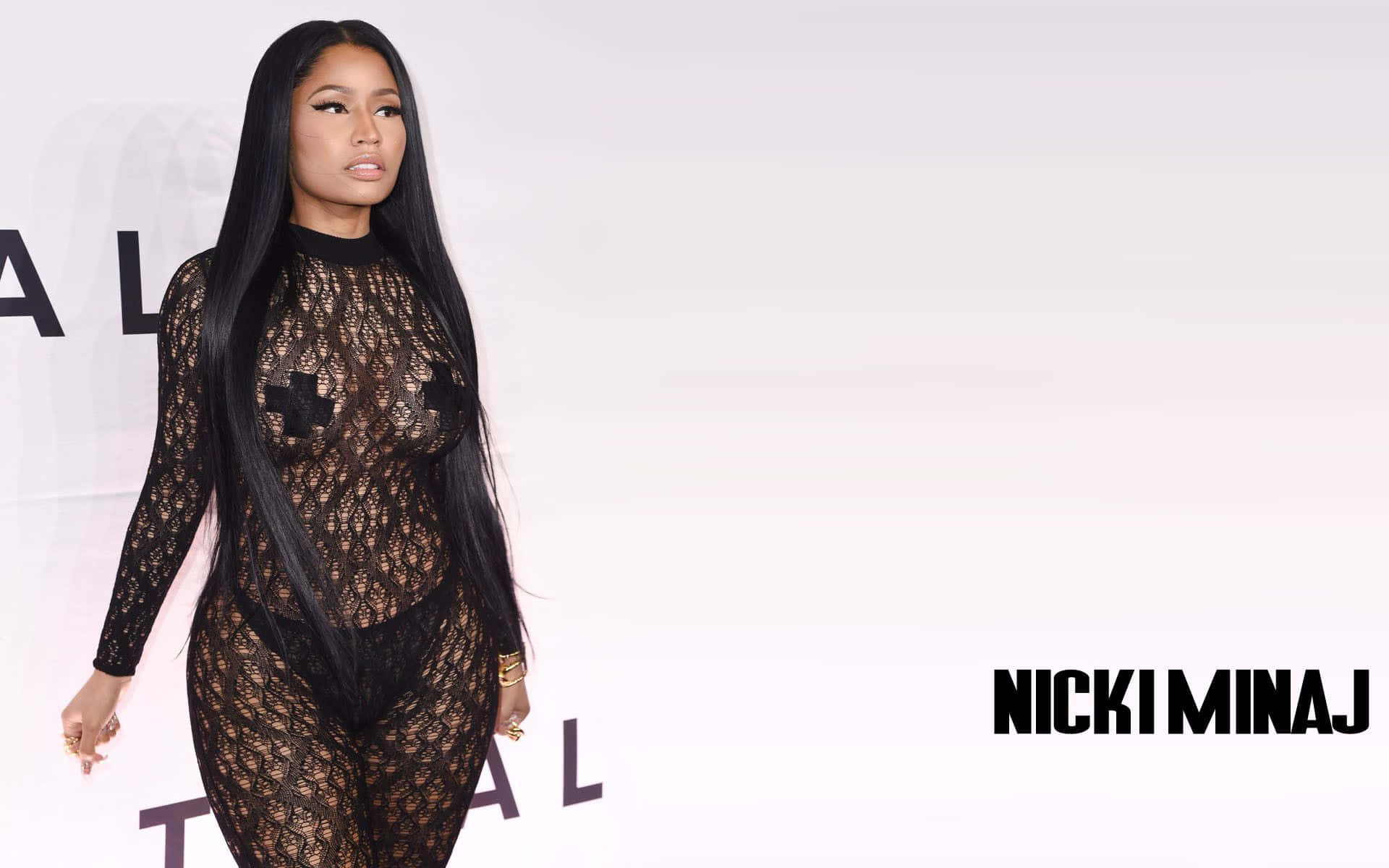 Nickiminaj Che Si Posiziona In Uno Sfondo Energico