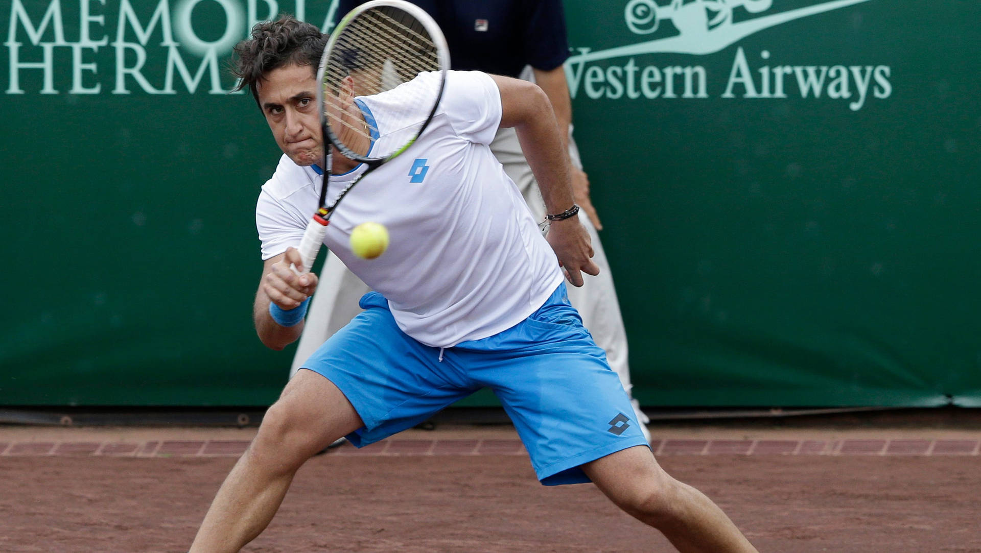 Nicolas Almagro Aiming Racket 1: 