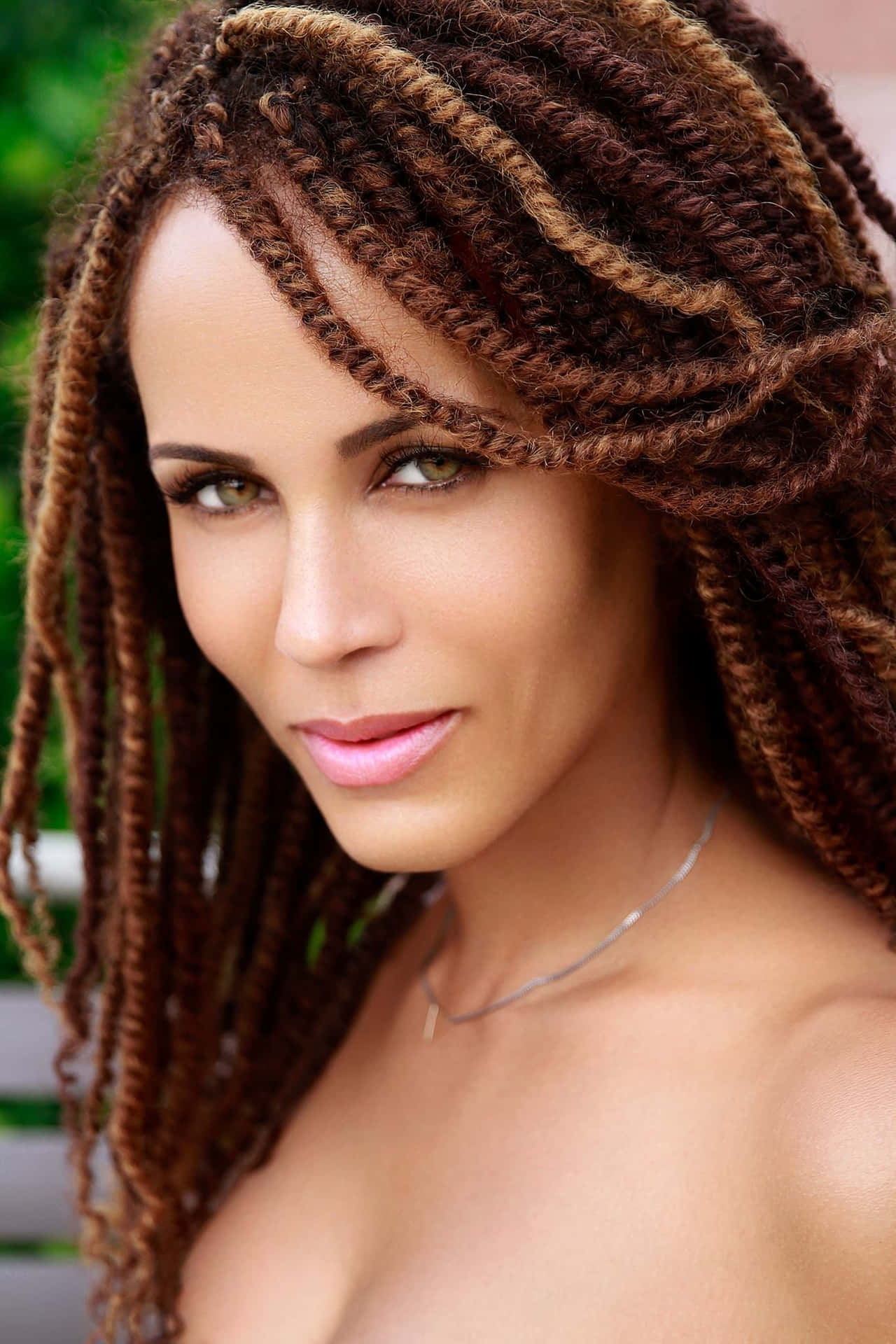 Fantastiske Nicole Ari Parker Poserer I En Elegant Kjole Bakgrunnsbildet