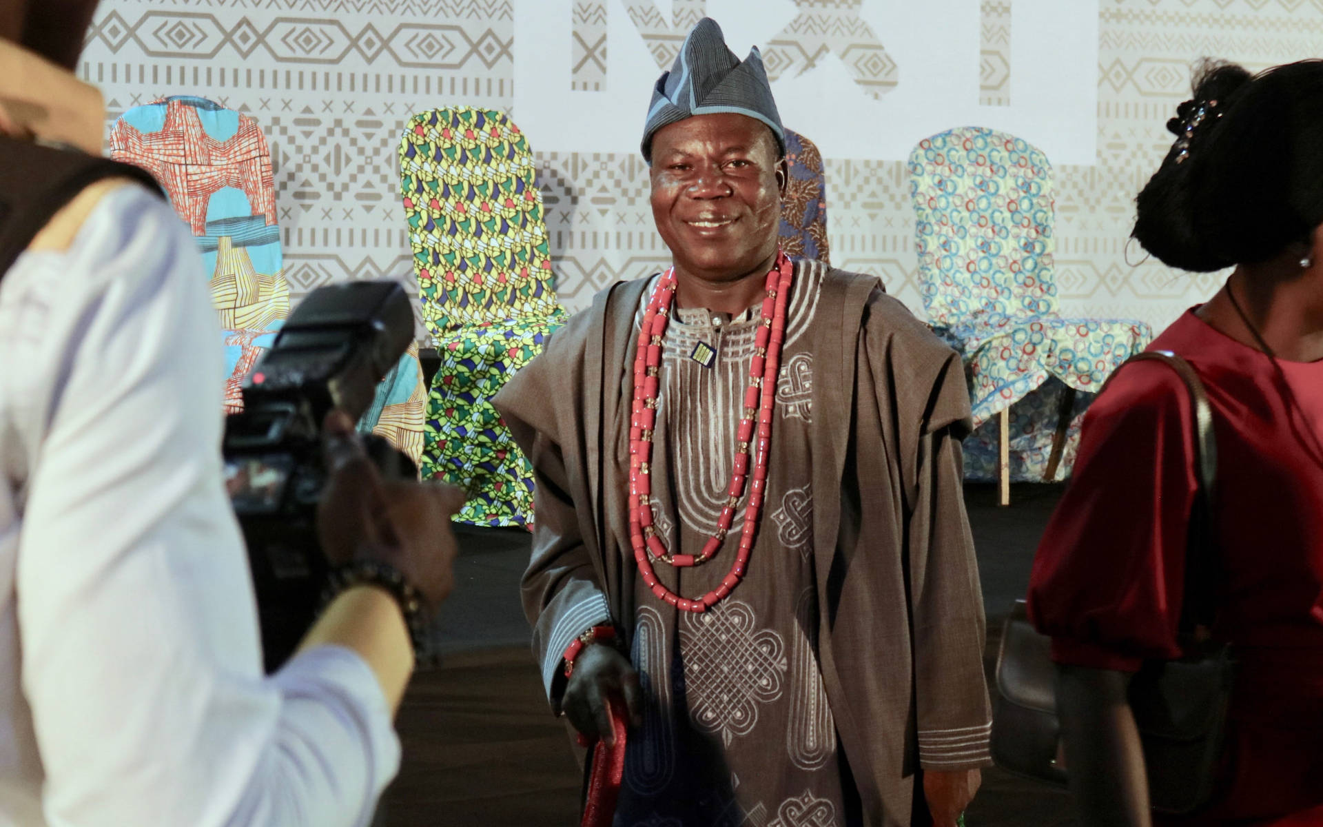 Man in Traditional Nigerian Agbada Robe Wallpaper