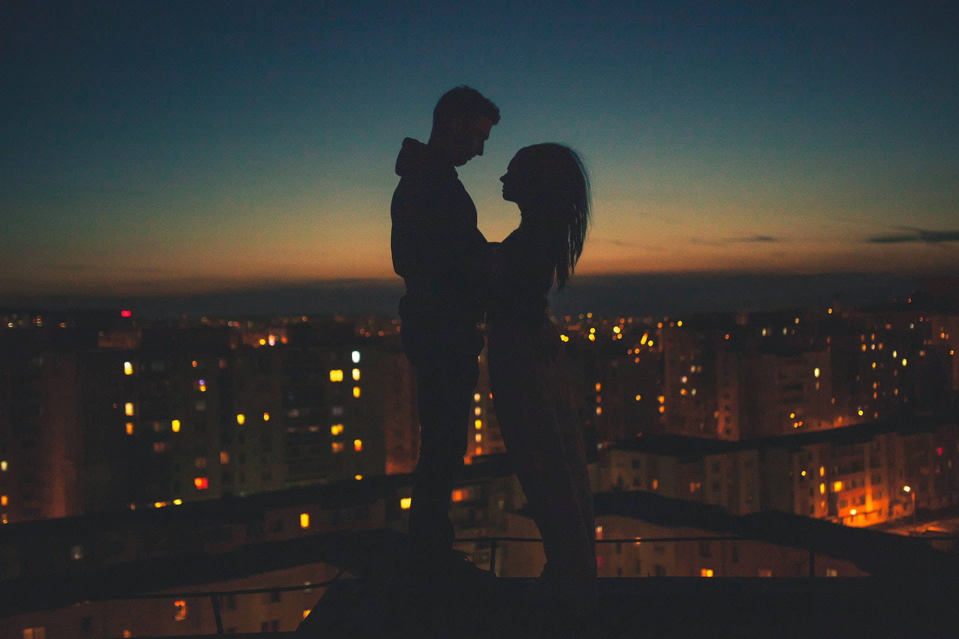 Night Aesthetic Couple At Top Of Building Wallpaper