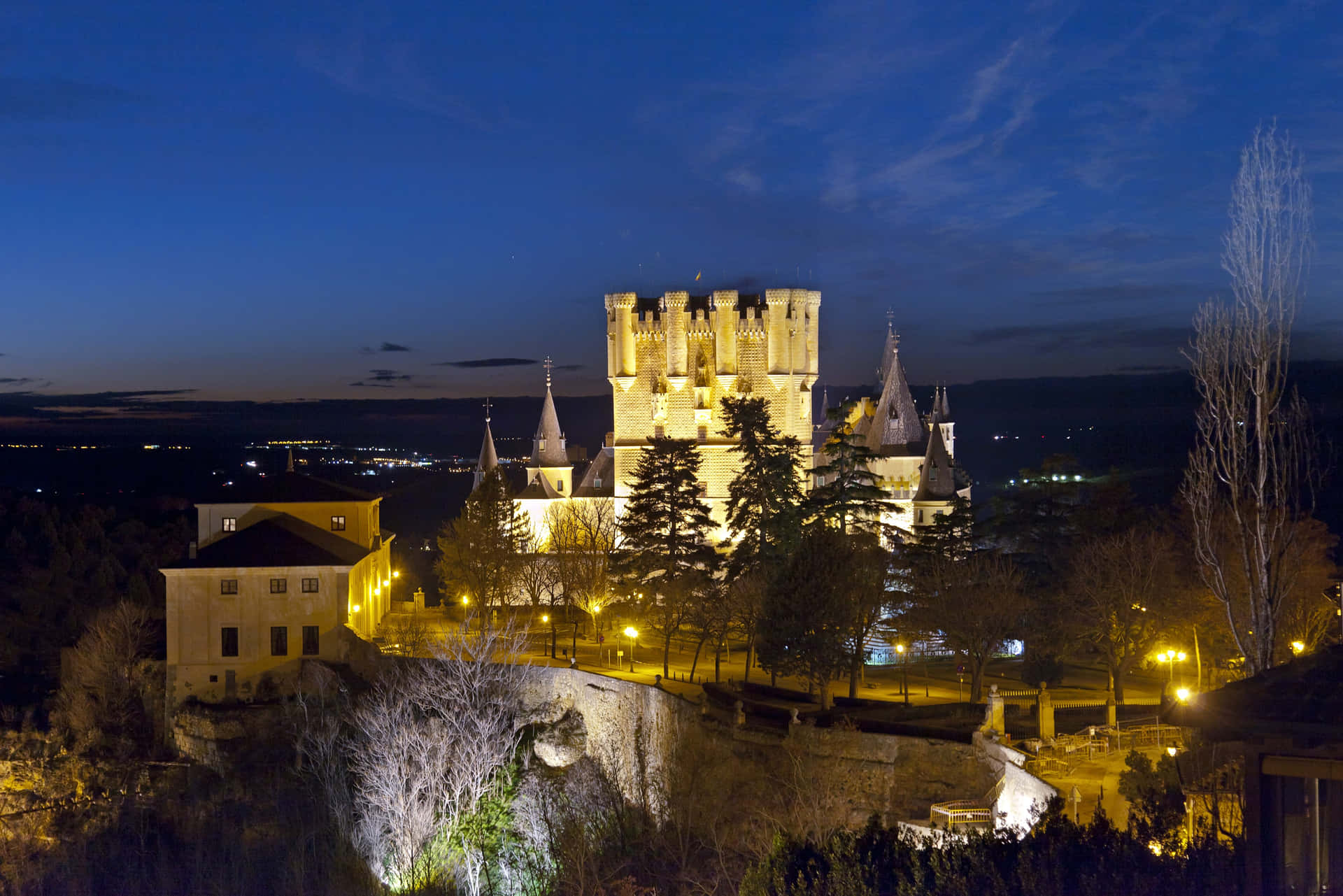 Night At Segovia Castle Wallpaper
