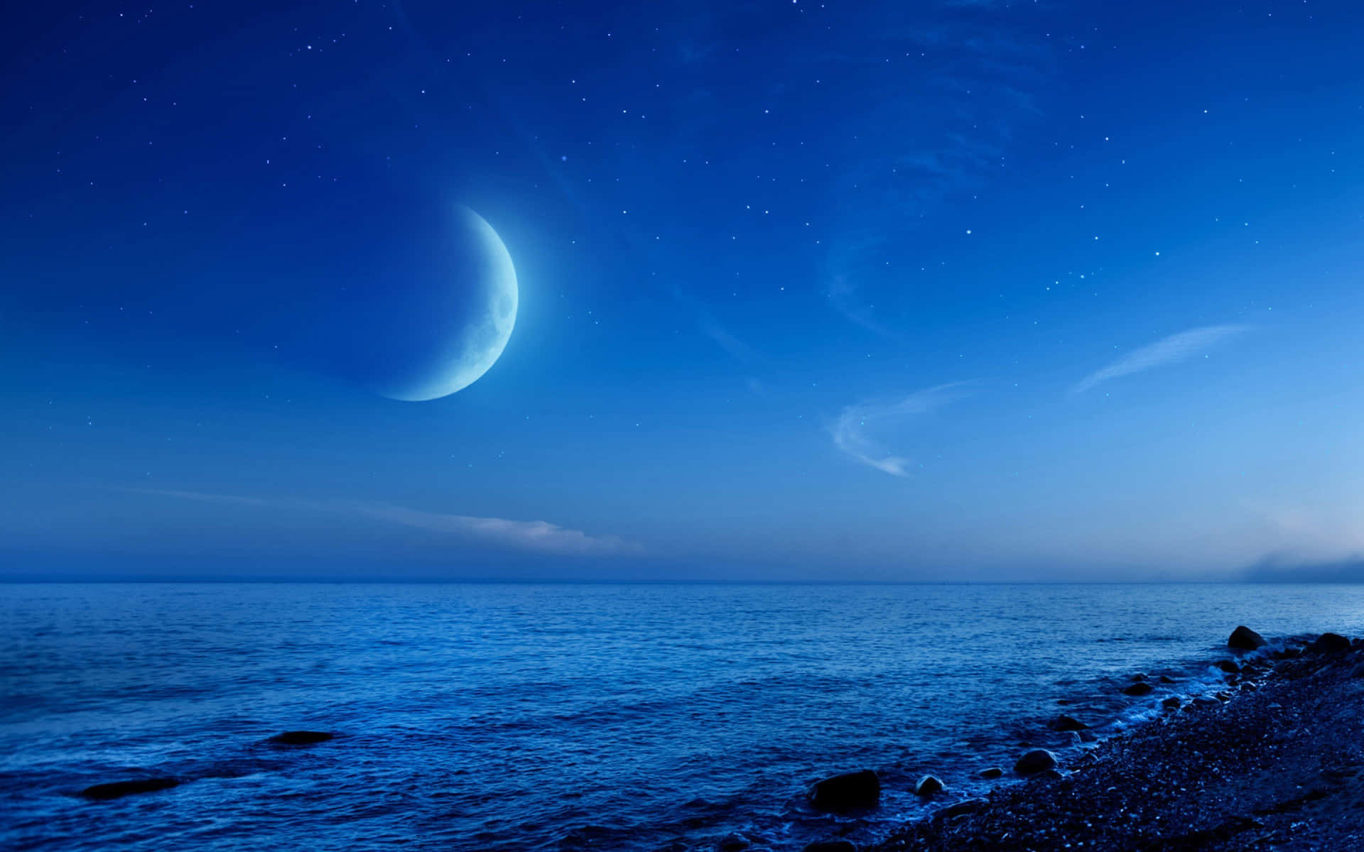 Imágenesde La Playa De Noche Con Luna Creciente.