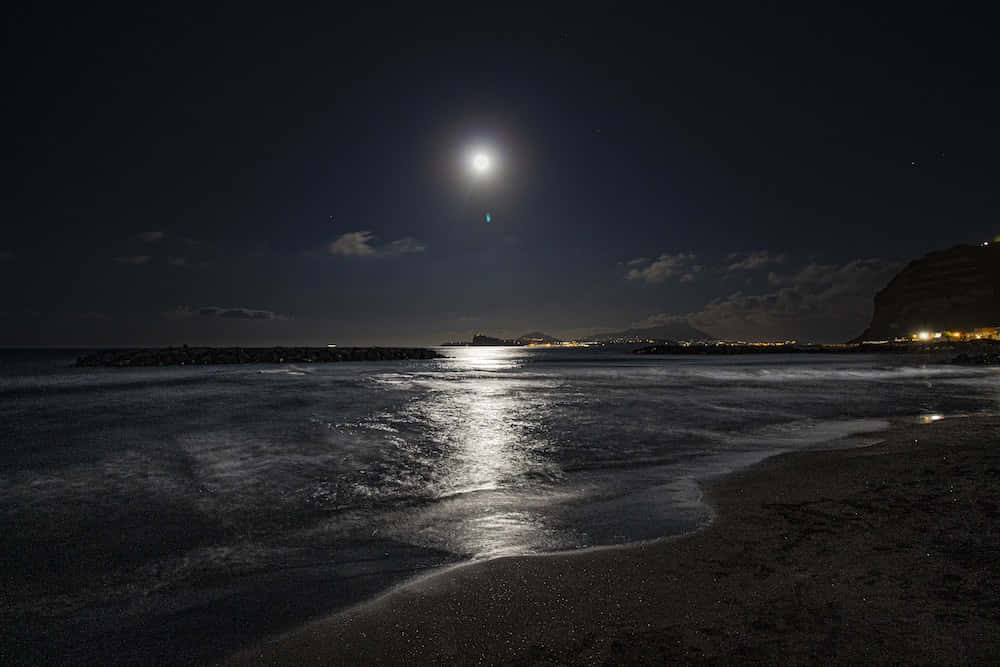 Imagende Noche Oscura En La Playa.