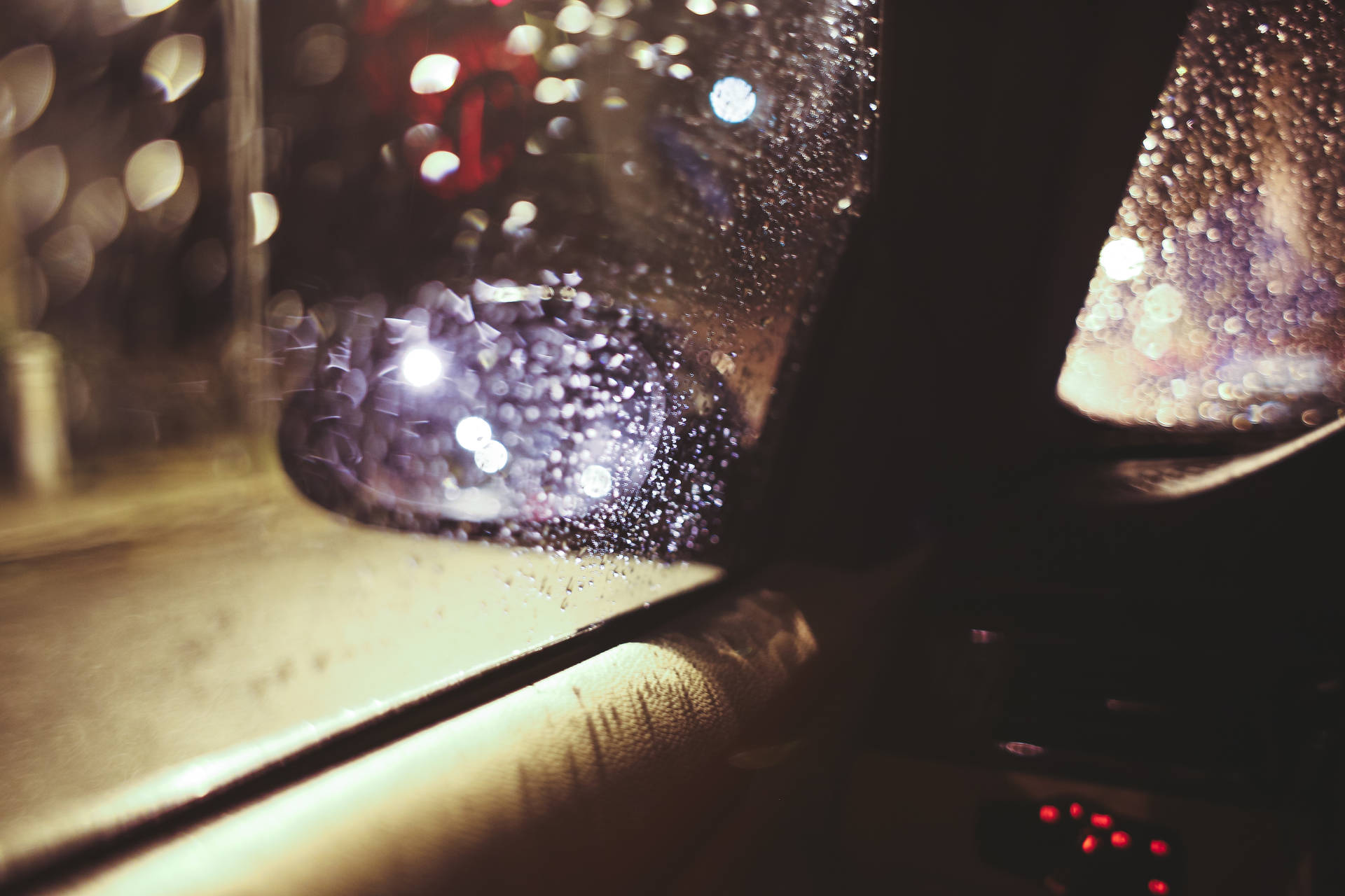 Paseoen Auto De Noche Mientras Llueve Fondo de pantalla