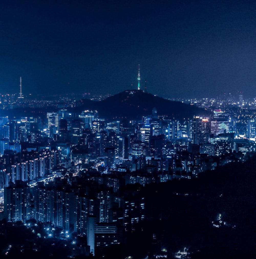 Cittàdi Seoul Di Notte Con Luci Sulla Collina Sfondo