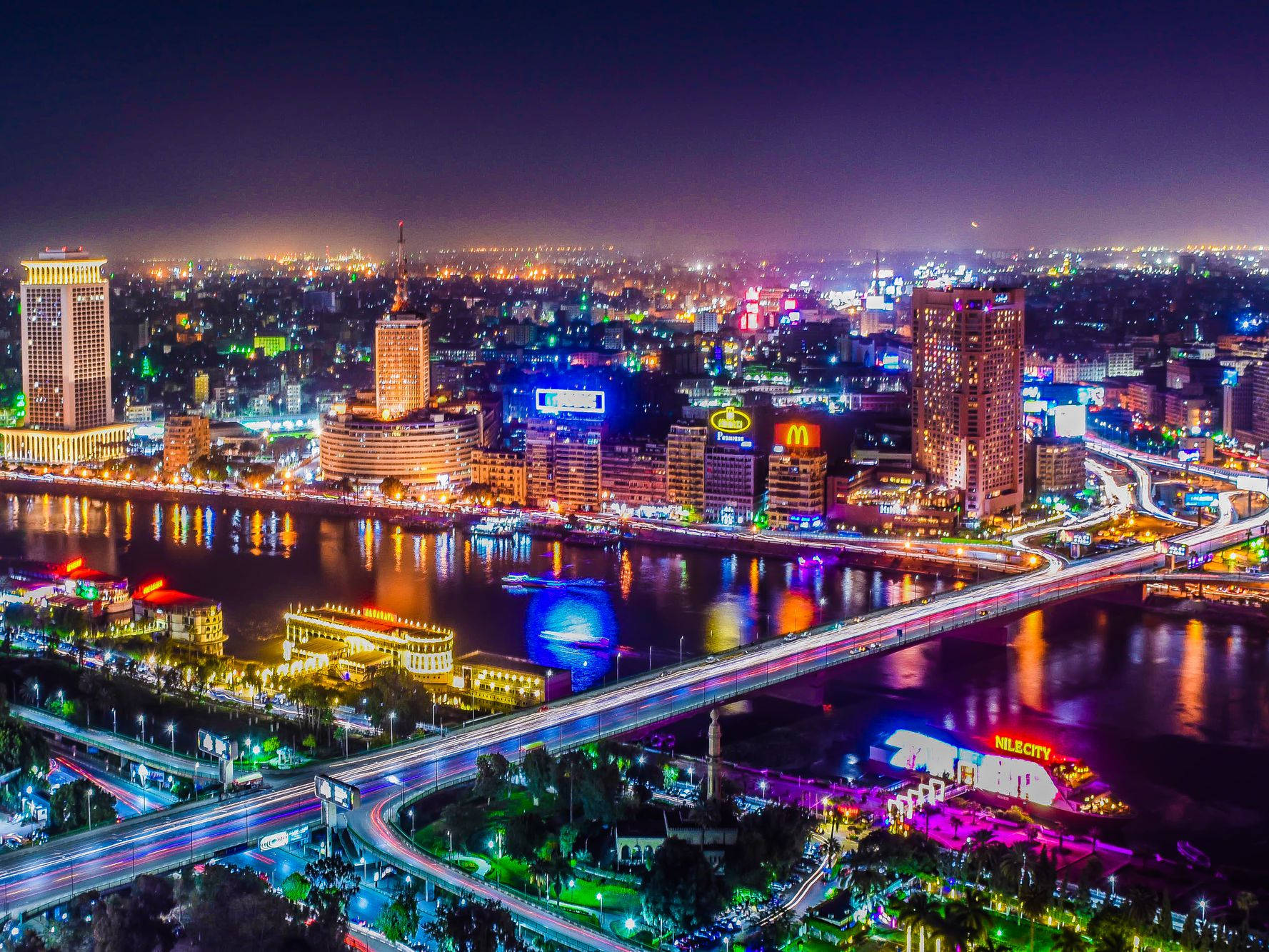"Vibrant Nightlife in the Scenic City of Cairo" Wallpaper