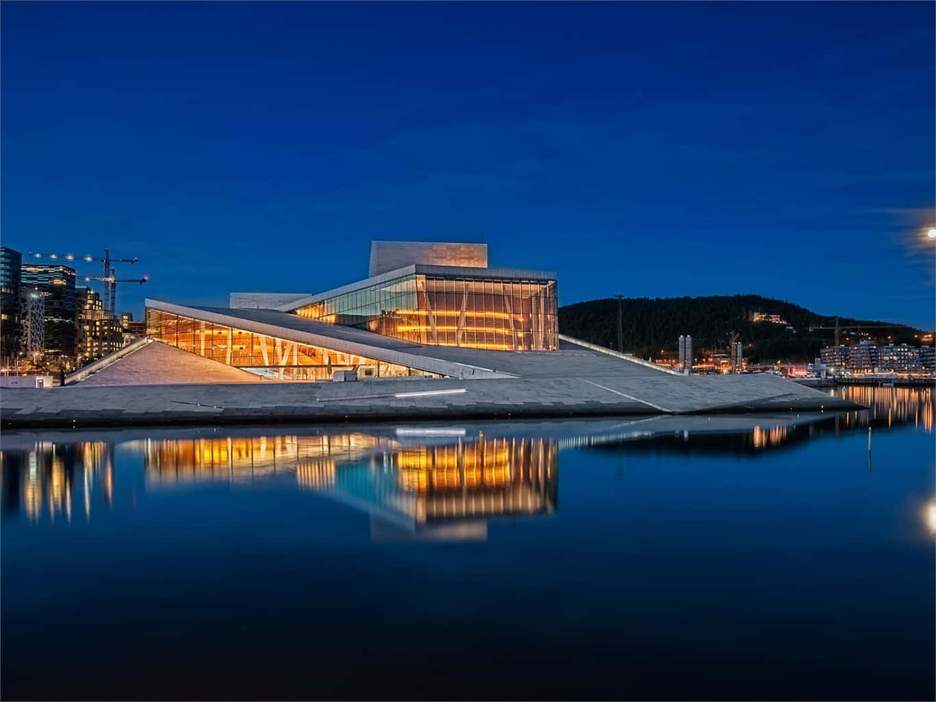 Vistanocturna Del Ópera De Oslo. Fondo de pantalla
