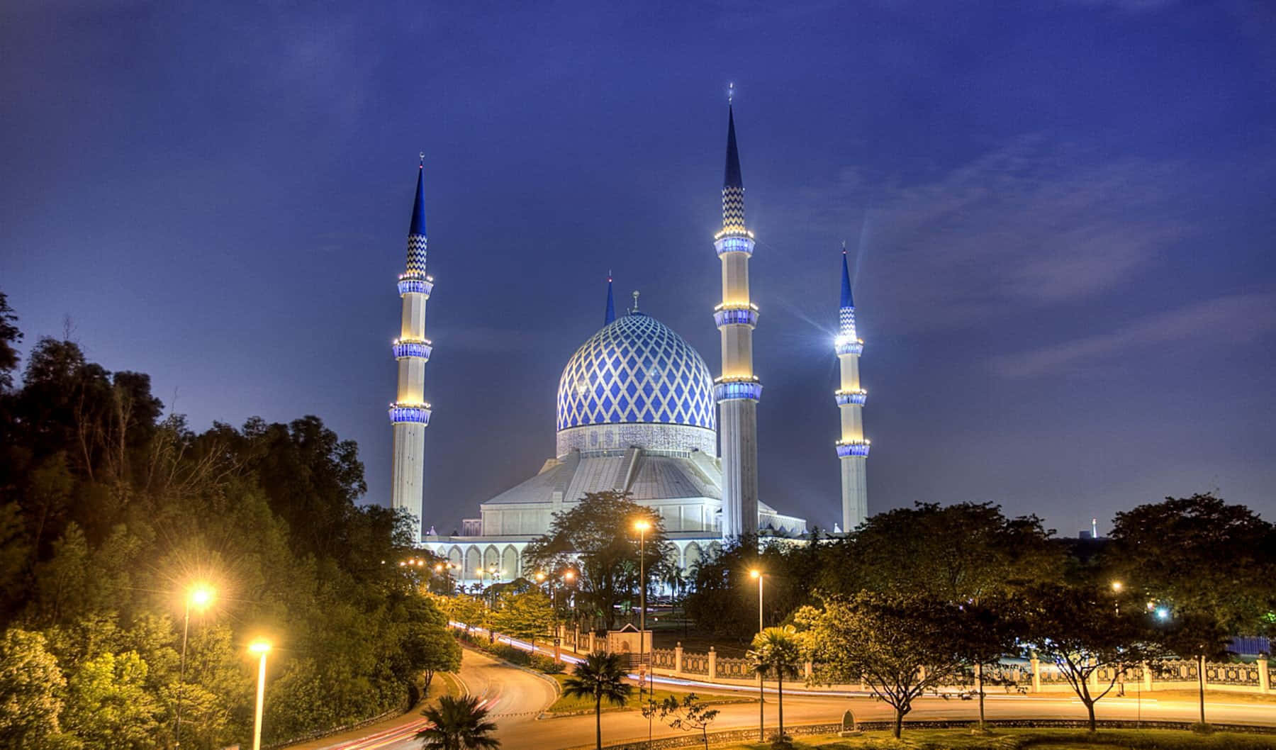 Night View Of Shah Mosque Wallpaper