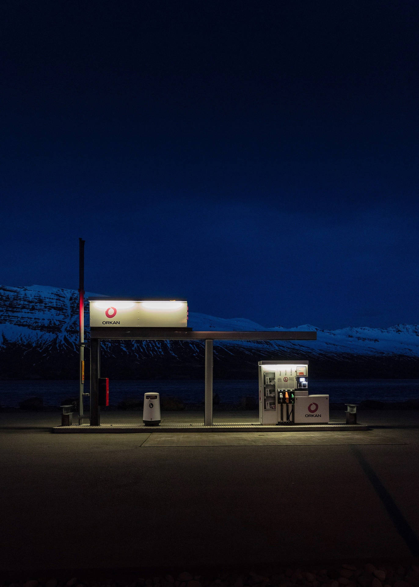 Nighttime At Orkan Gas Station Wallpaper