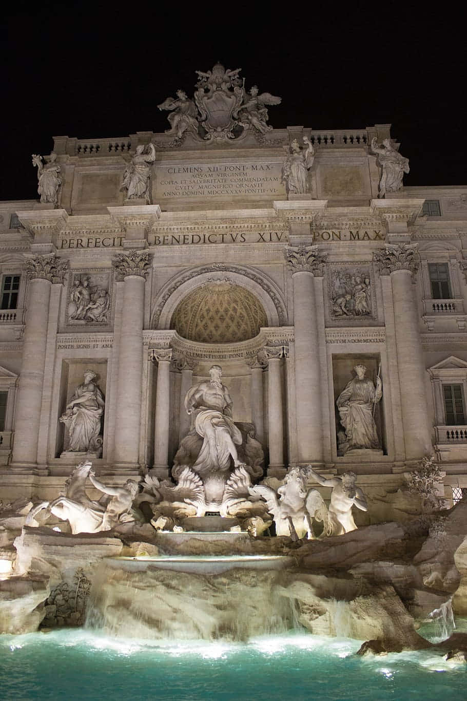 Nighttime Scenery On The Trevi Fountain Wallpaper
