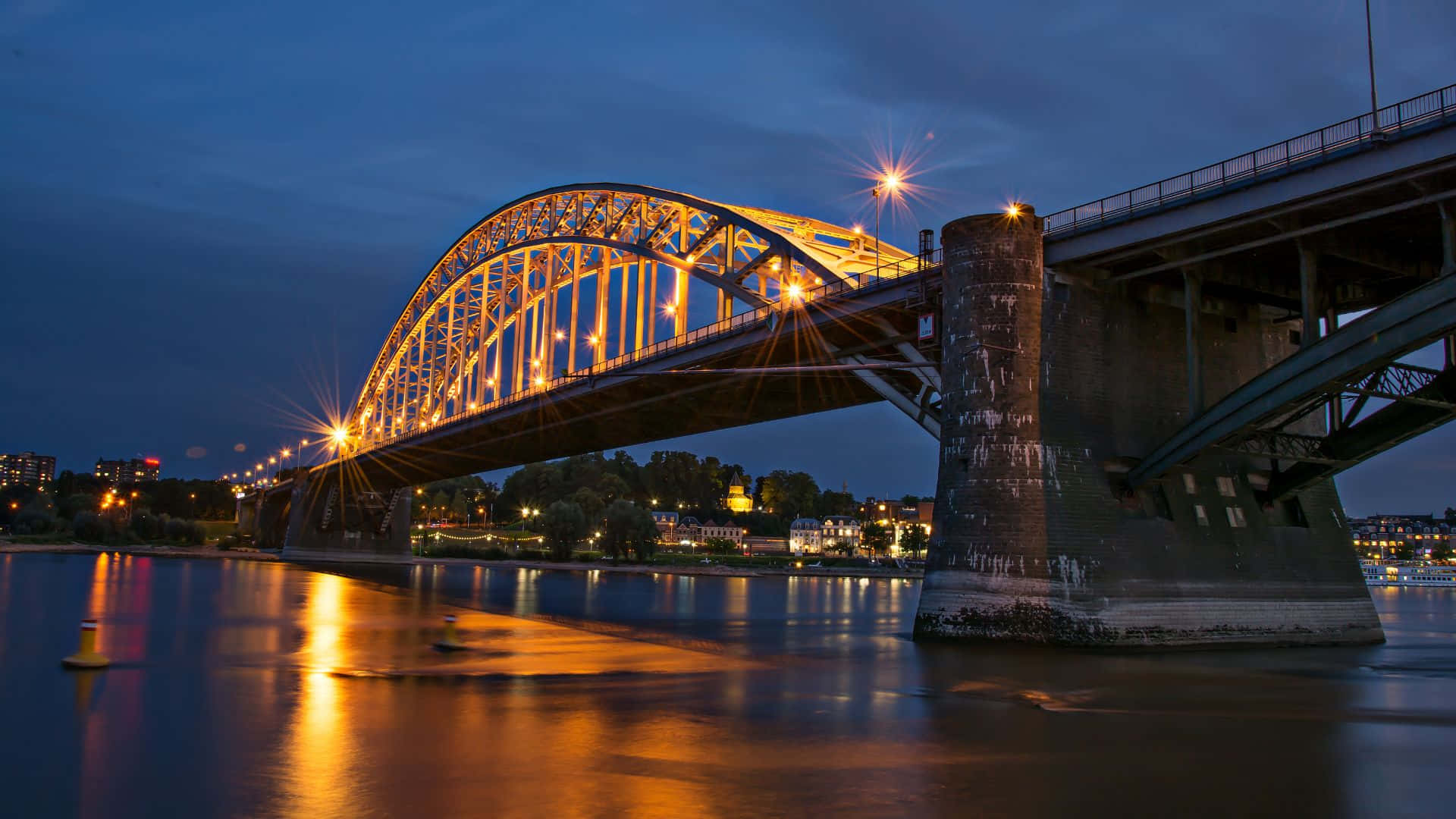 Jembatan Nijmegen Saat Senja Wallpaper