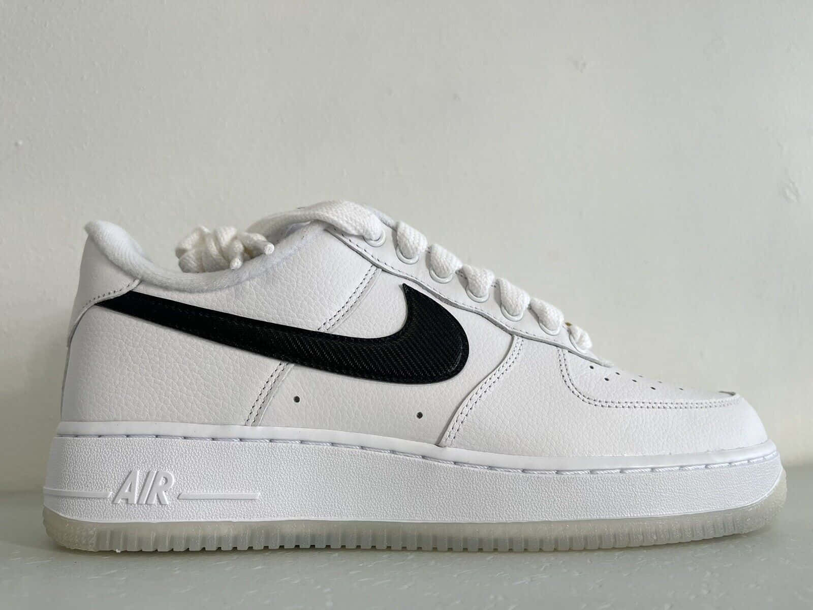 Download Single Black And White Nike Air Force 1 Picture | Wallpapers.com