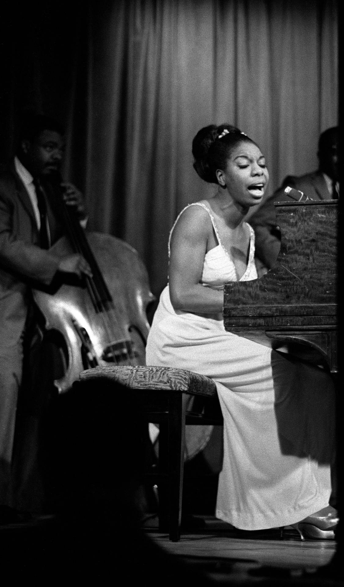 Nina Simone playing the piano (1965)