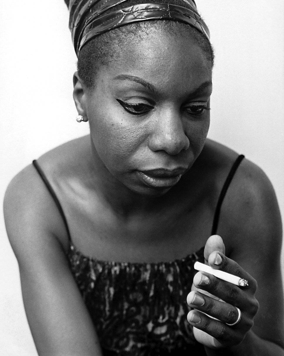 Nina Simone Smoking Cigarette Pose Wallpaper