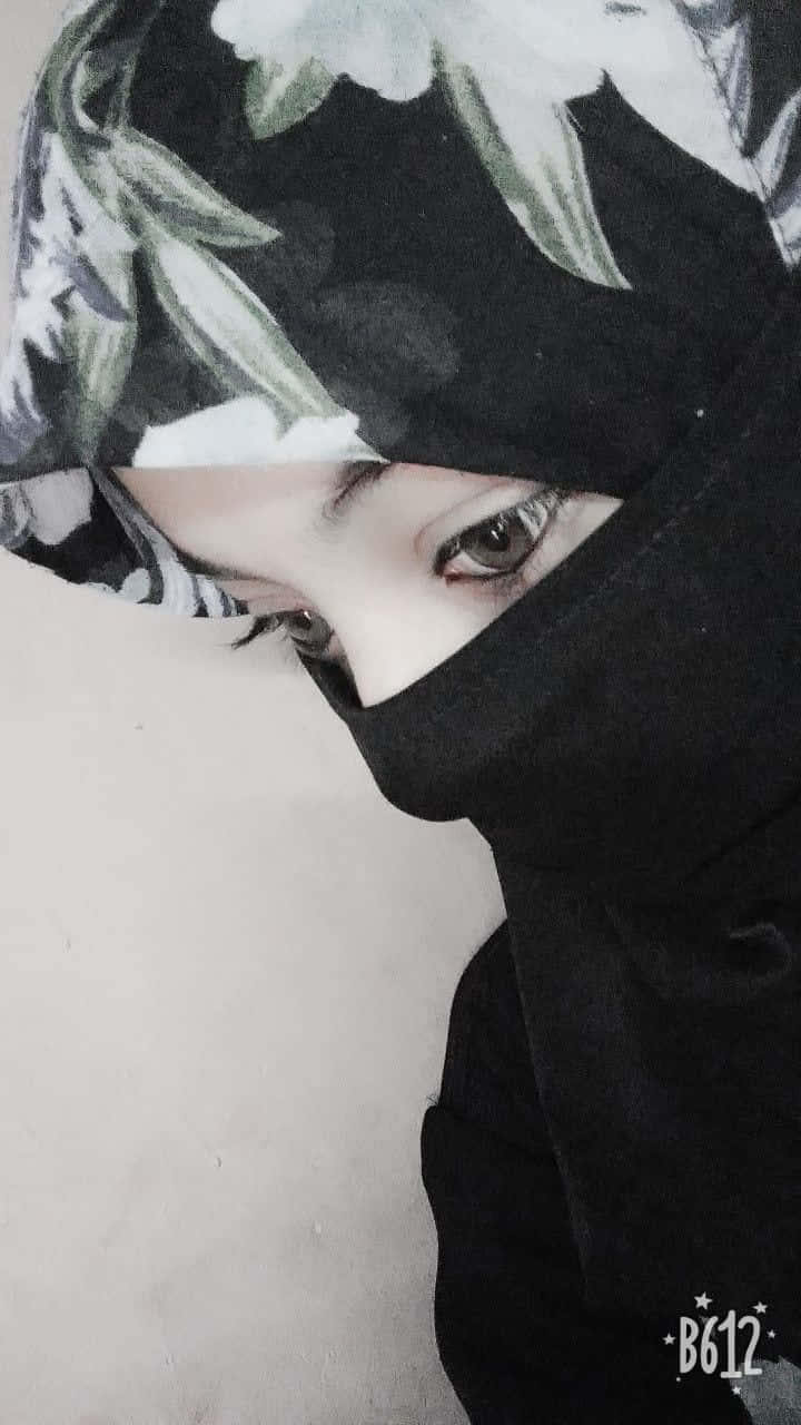 Niqab Girl Face Intrigued Wallpaper