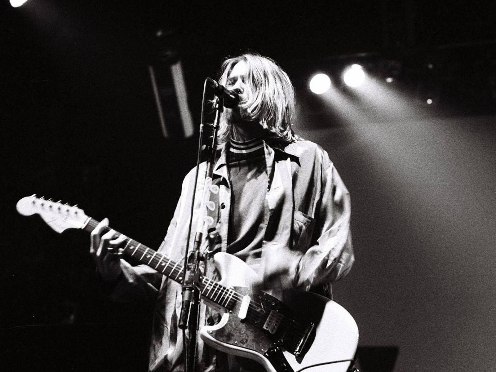 Nirvana's Dynamic Lead Vocalist Wallpaper