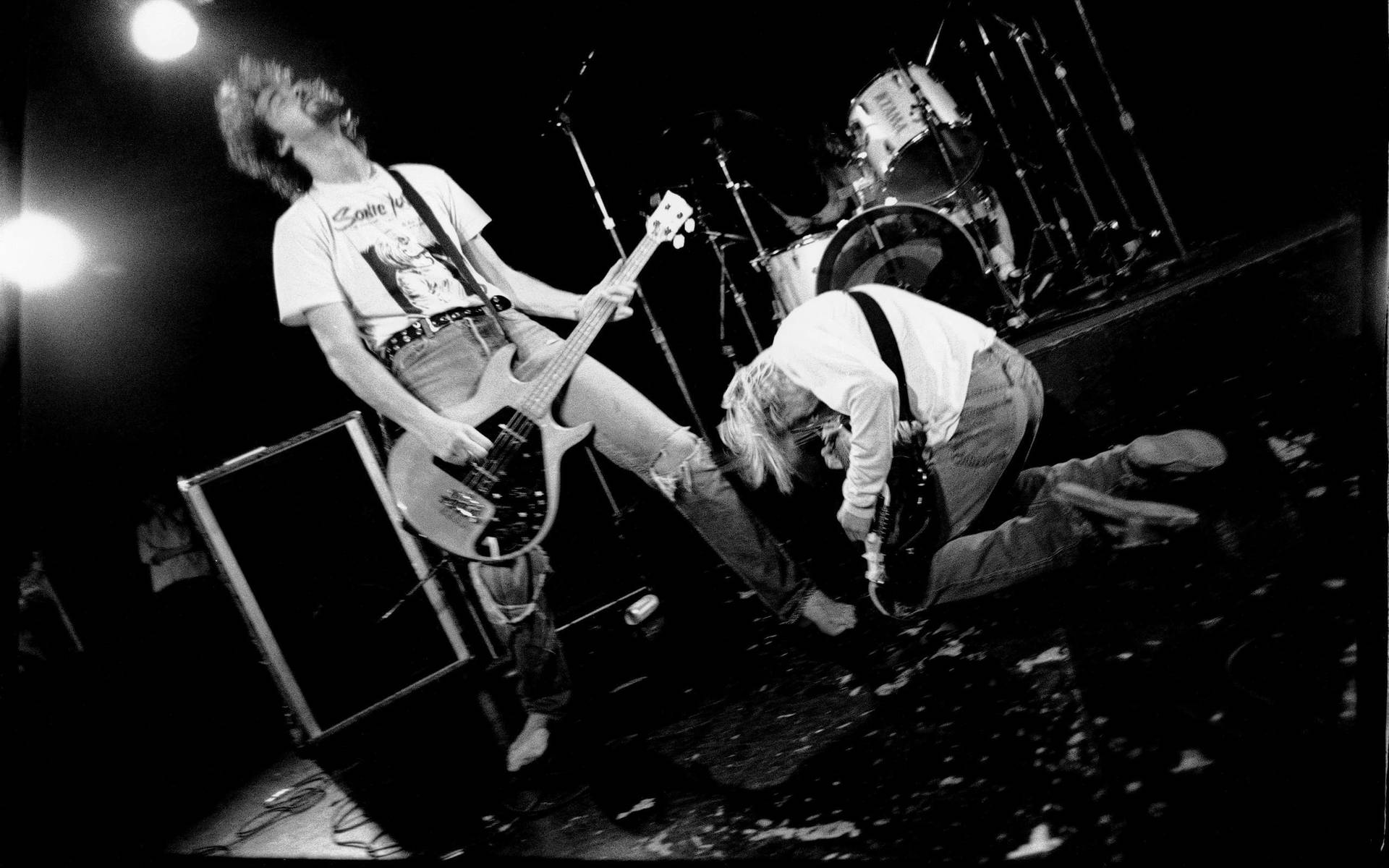 Nirvana Members Playing Guitar Wallpaper