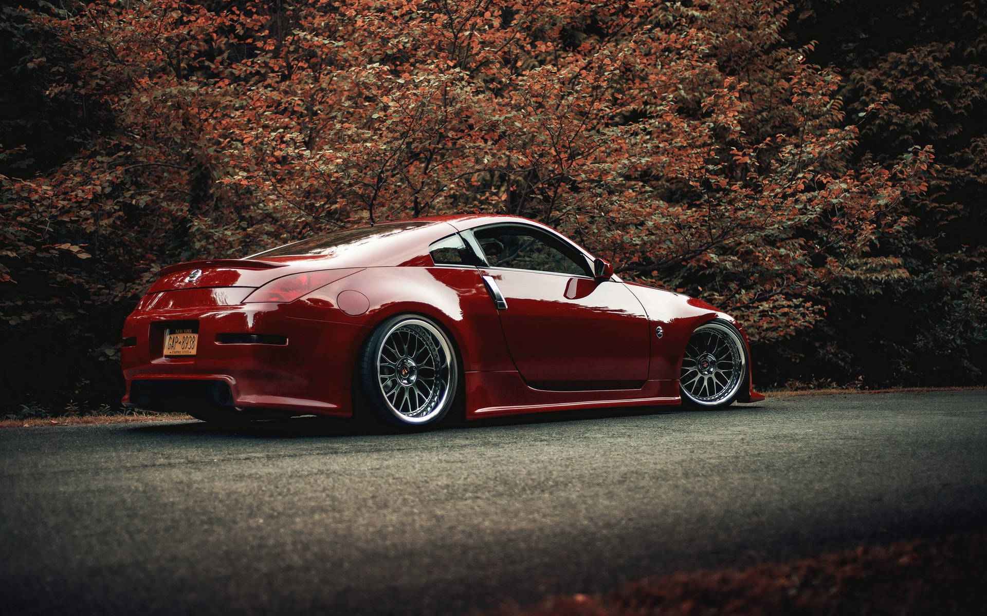 Nissan 350Z - "The Power to Turn Heads" Wallpaper