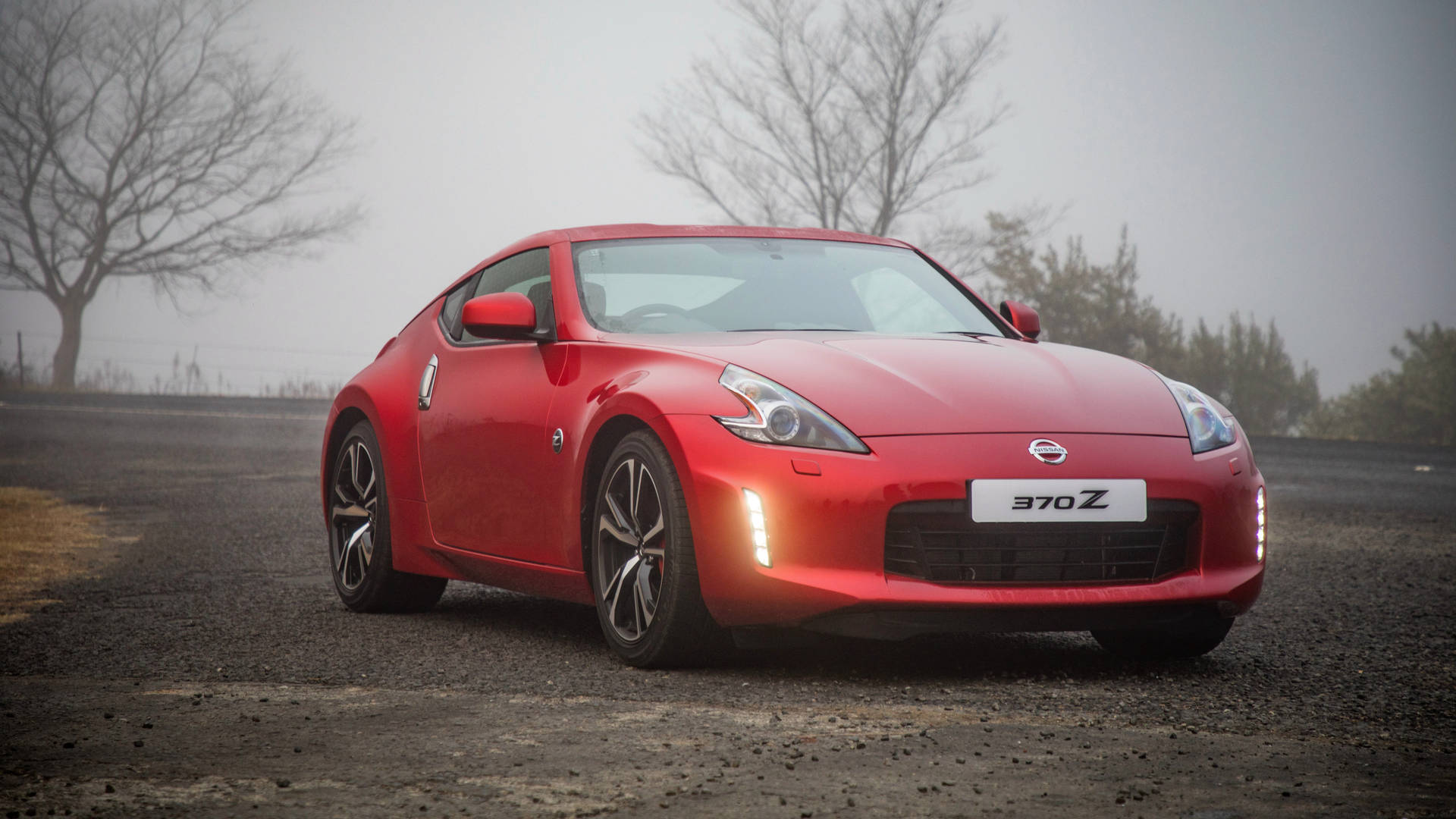 Experience the Sharp Design and Powerful Performance of the Nissan 370Z Wallpaper
