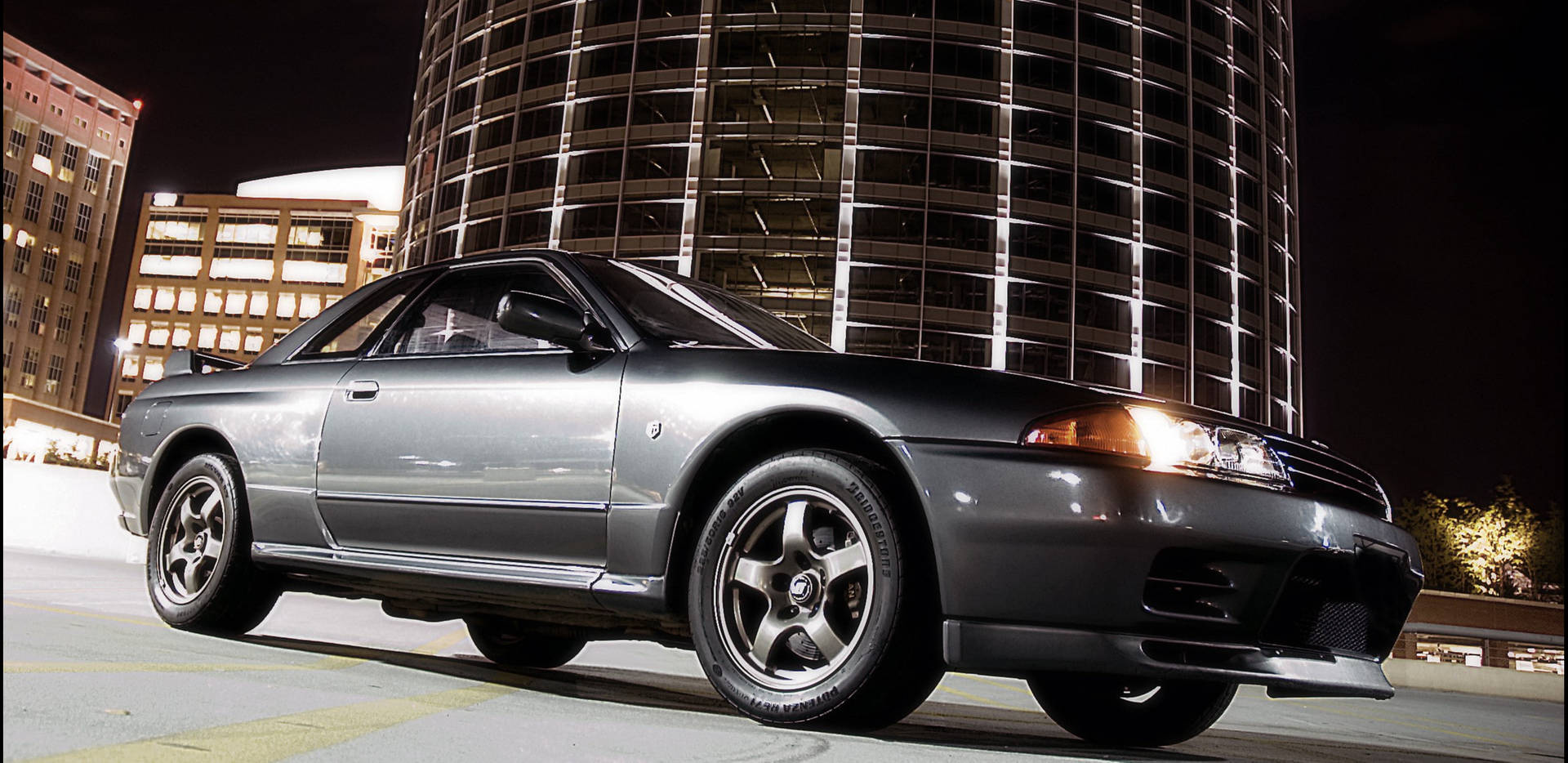Captivating Nissan Skyline GTR R33- Powerhouse of Speed and Elegance Wallpaper