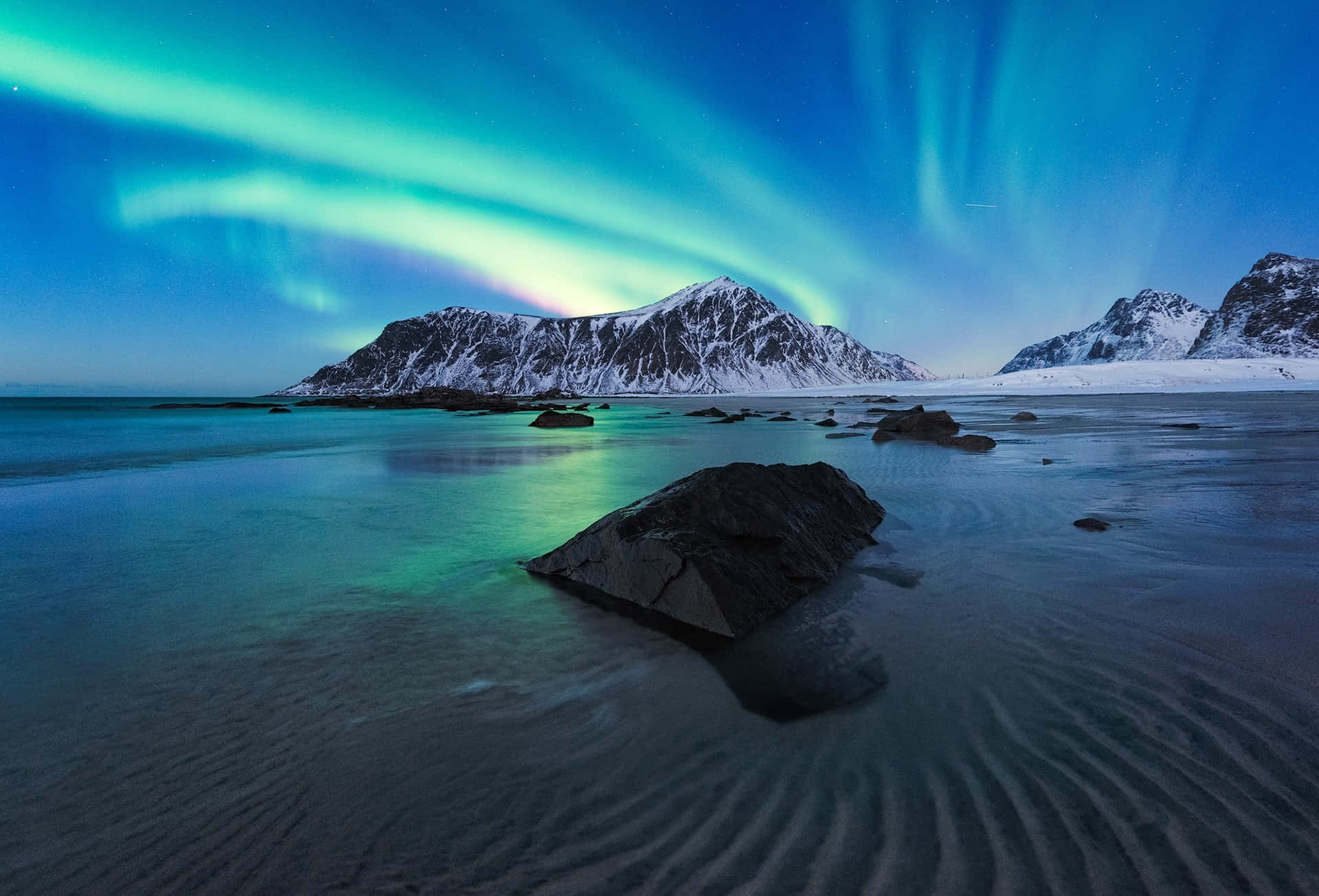 Discover the beauty of the North Pole