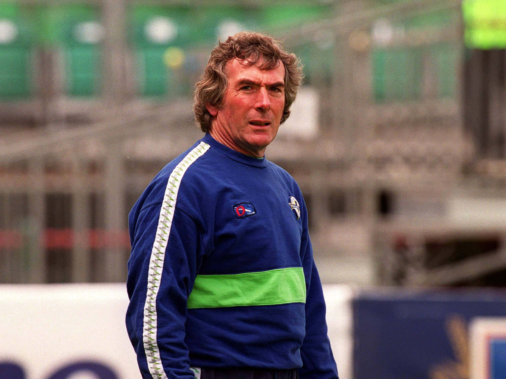 Entrenadorde Fútbol De Irlanda Del Norte, Pat Jennings, En Lansdowne Road. Fondo de pantalla