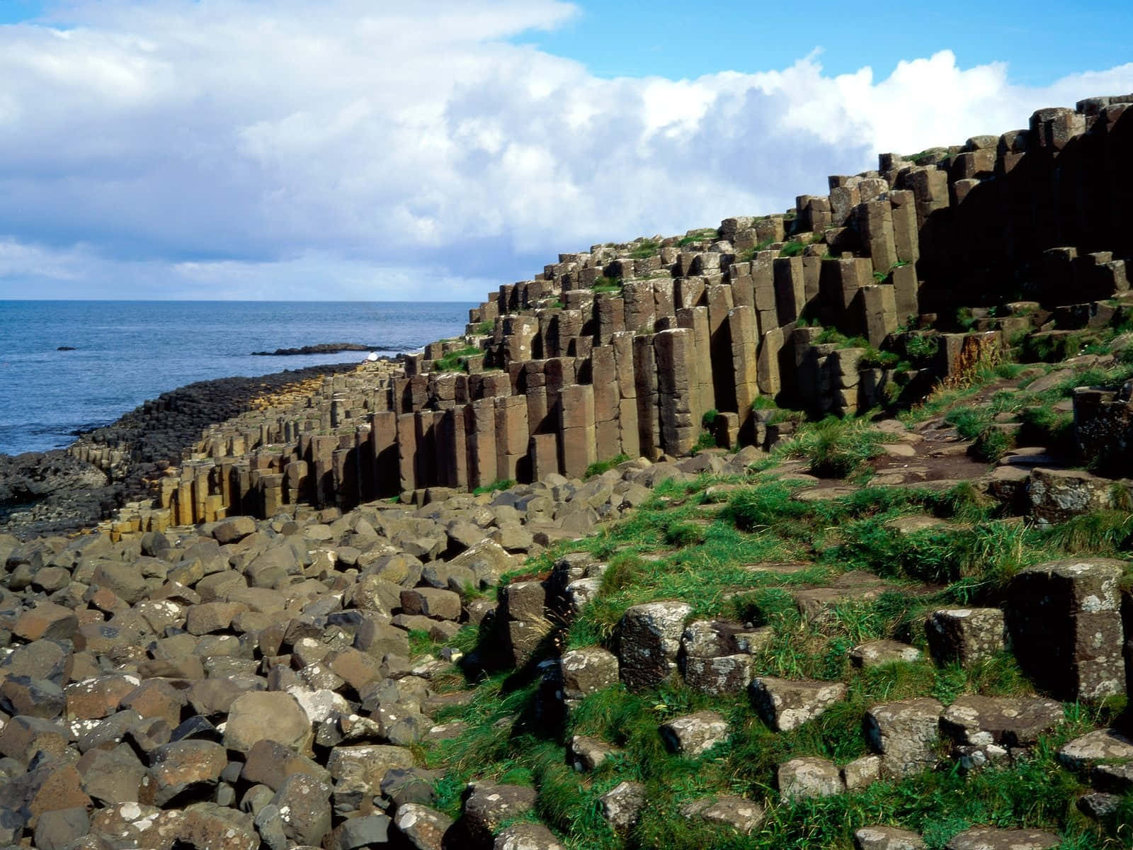 Northern Ireland Giant's Causeway Thick Clouds Wallpaper
