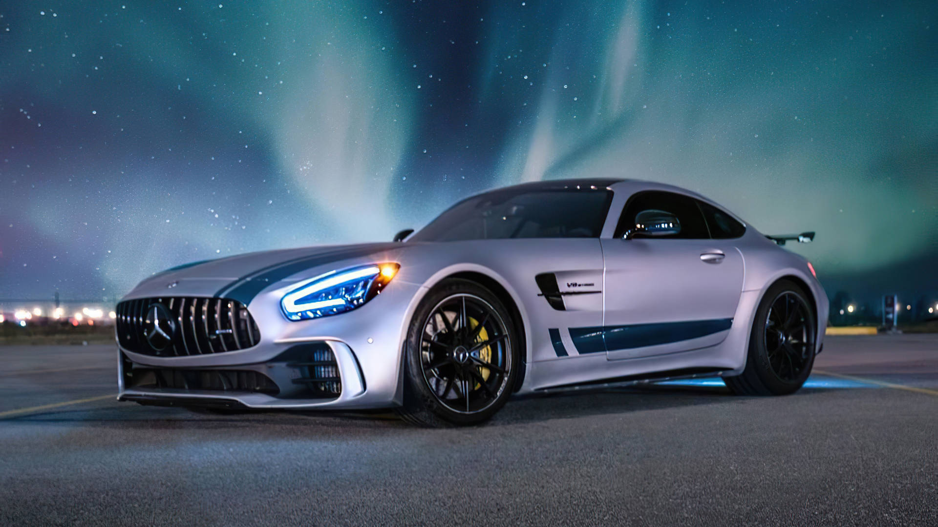 Northern Lights Above Silver AMG Wallpaper