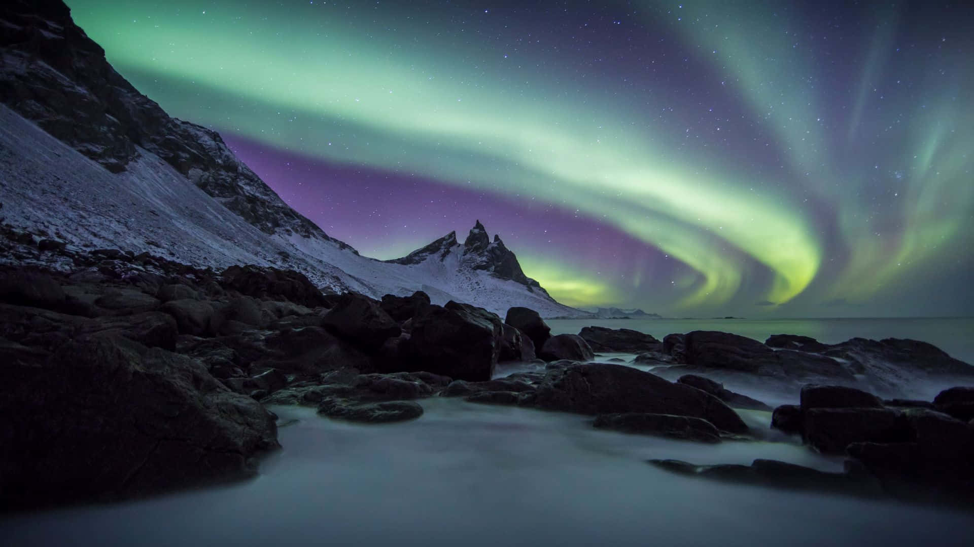 Take in the stunning beauty of nature with the majestic Northern Lights.
