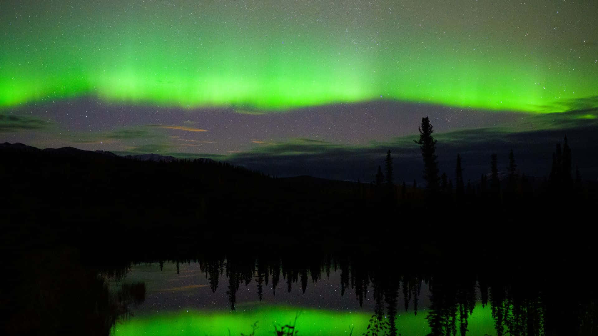 An Exhilarating Night View of the Stunning Northern Lights