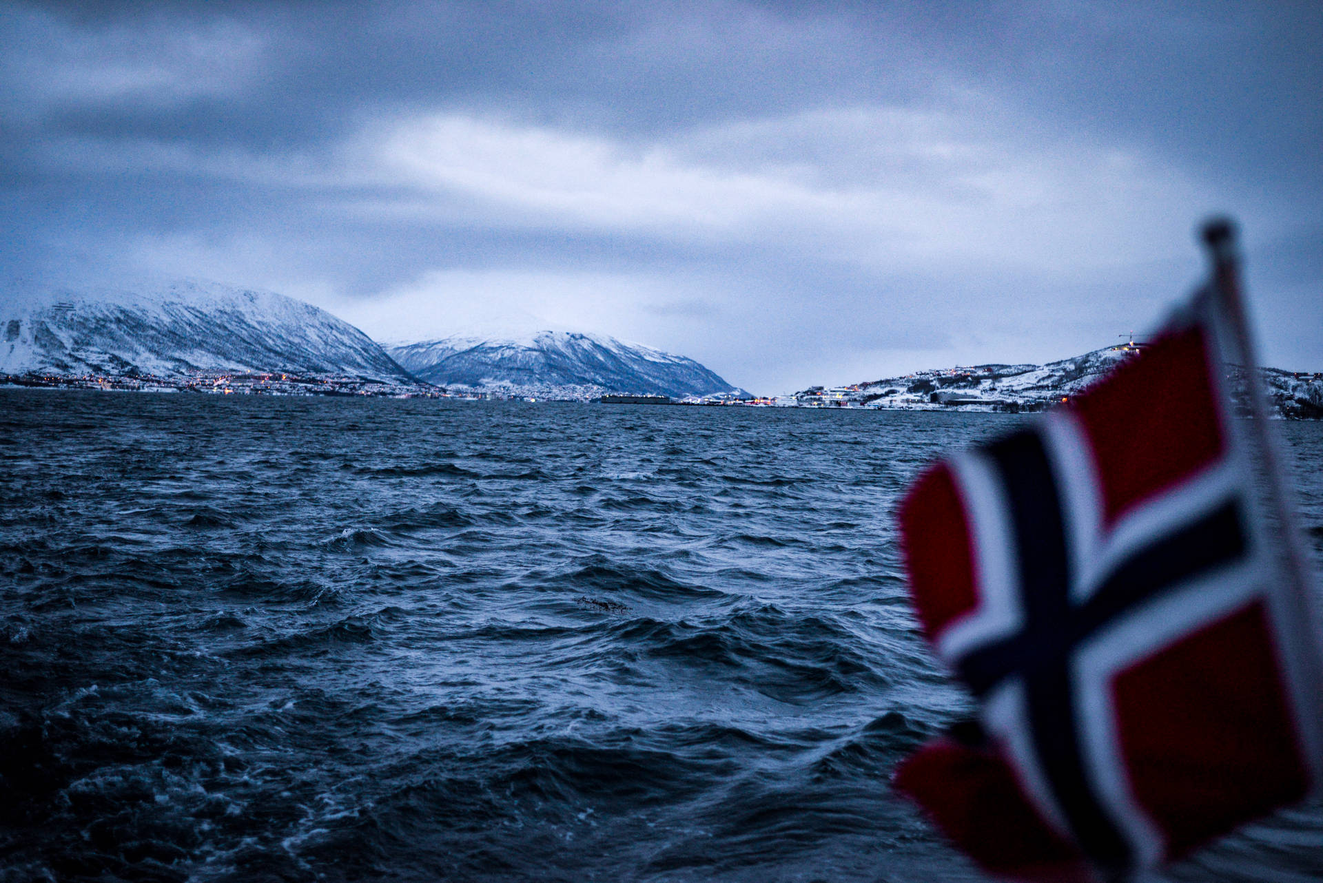 Bandeirada Noruega No Oceano. Papel de Parede