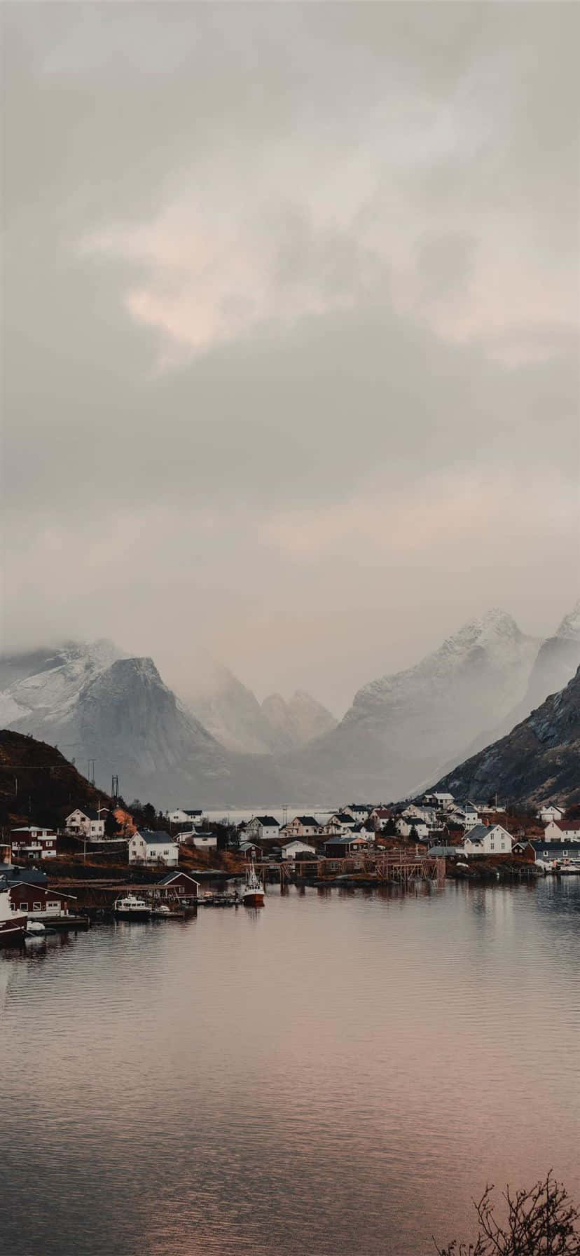 Asdeslumbrantes Montanhas Da Noruega.