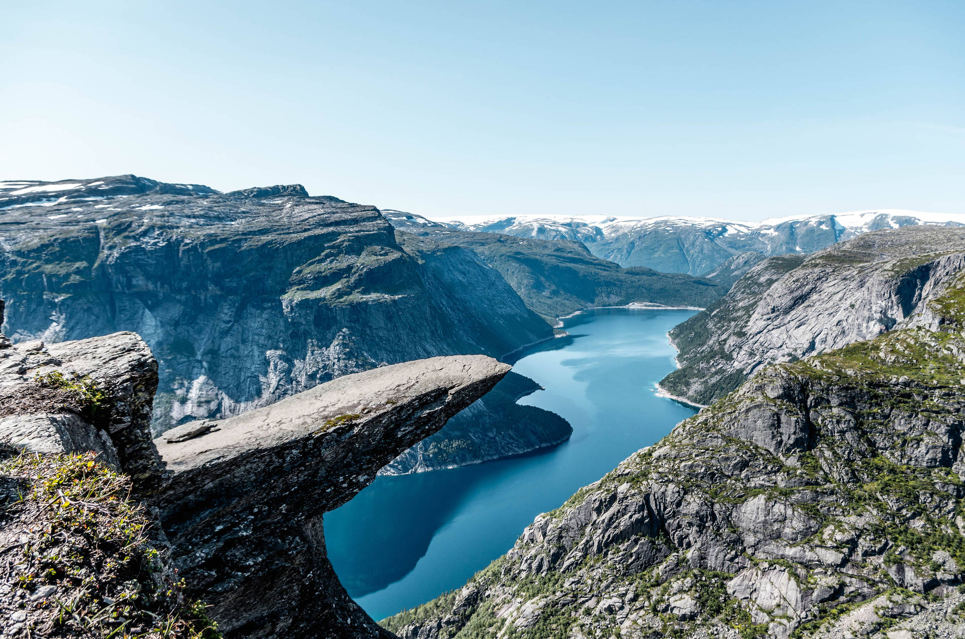 Norway Trolltunga Cliff Wallpaper