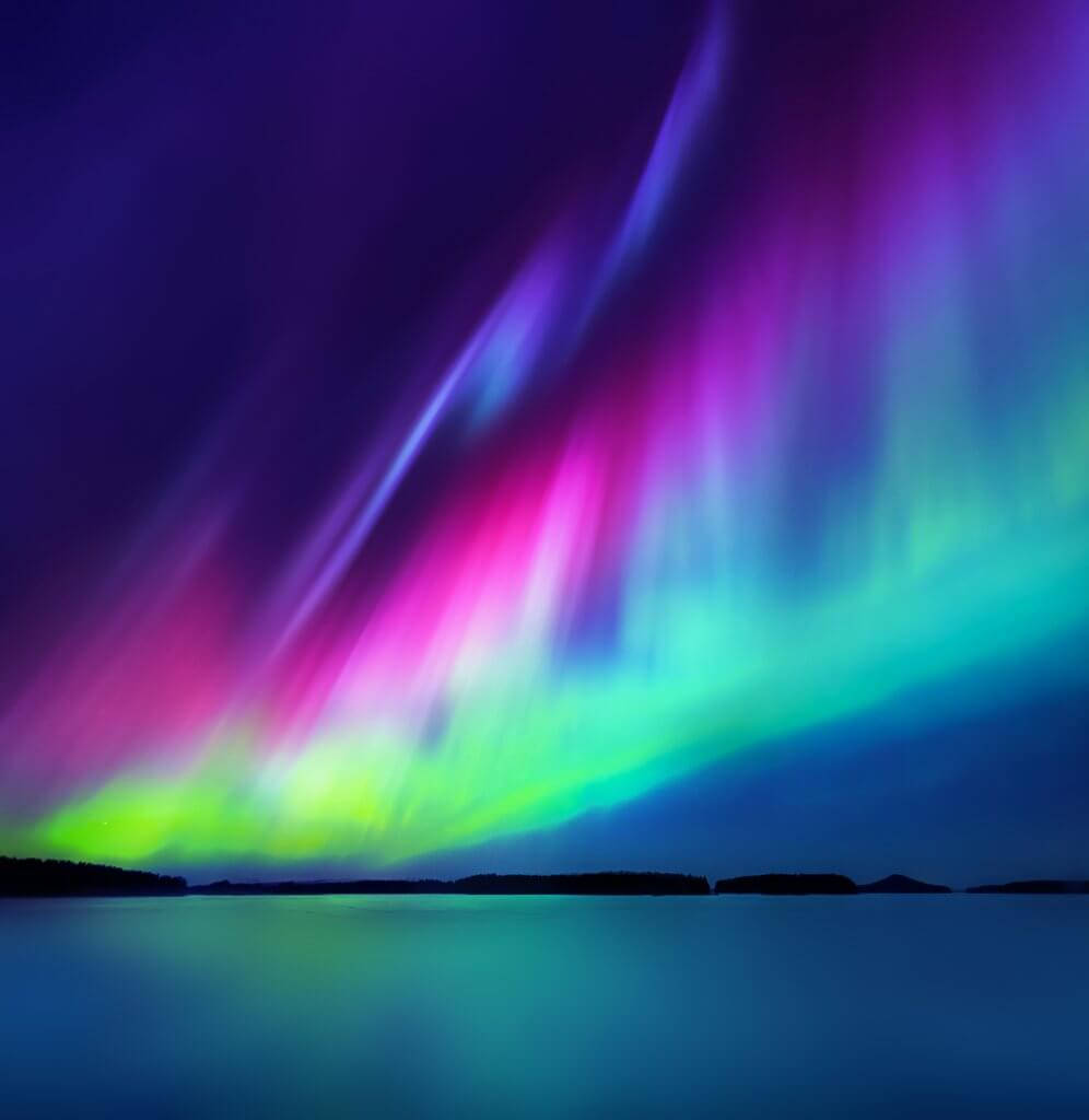 Marvel At The Amazing Colors Of The Northern Lights Wallpaper