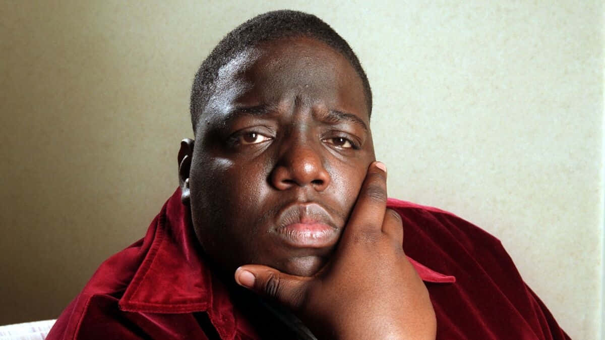 Notorious B.i.g. Nadenkend Pose Achtergrond