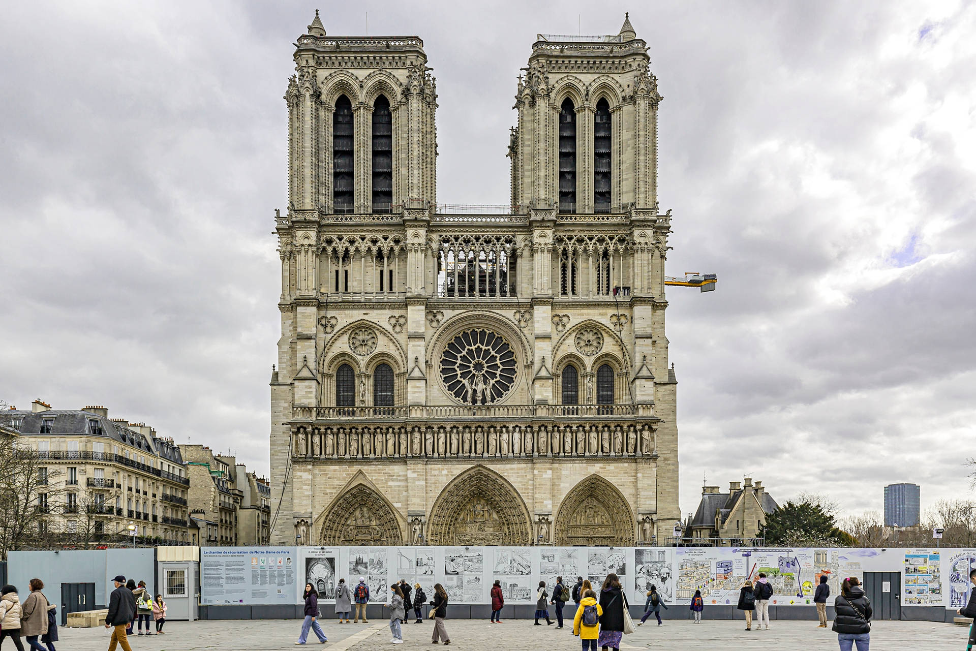 Barricadada Construção Frontal De Notre Dame Papel de Parede