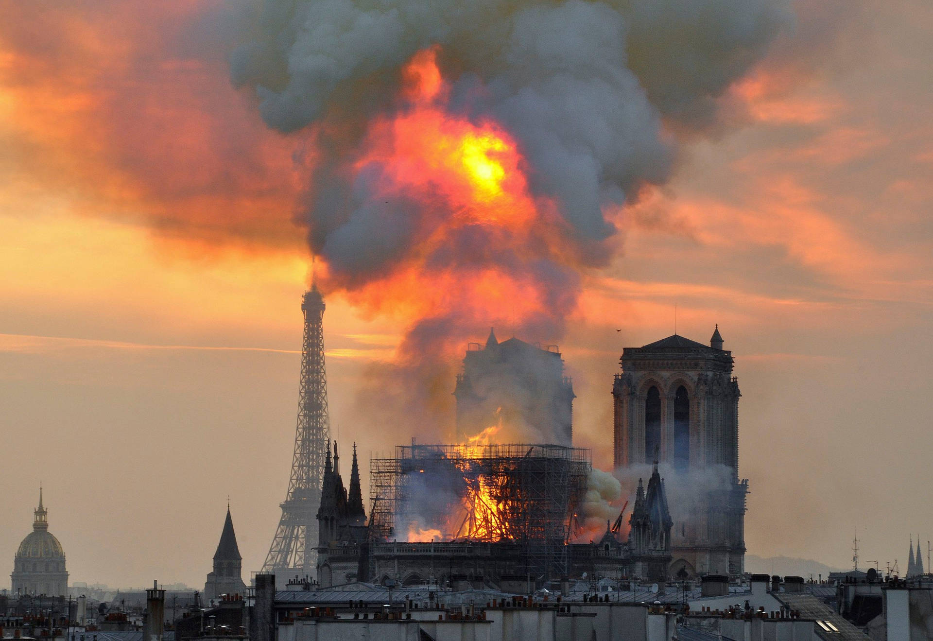 Notre Dame Giant Smoke Clouds Wallpaper