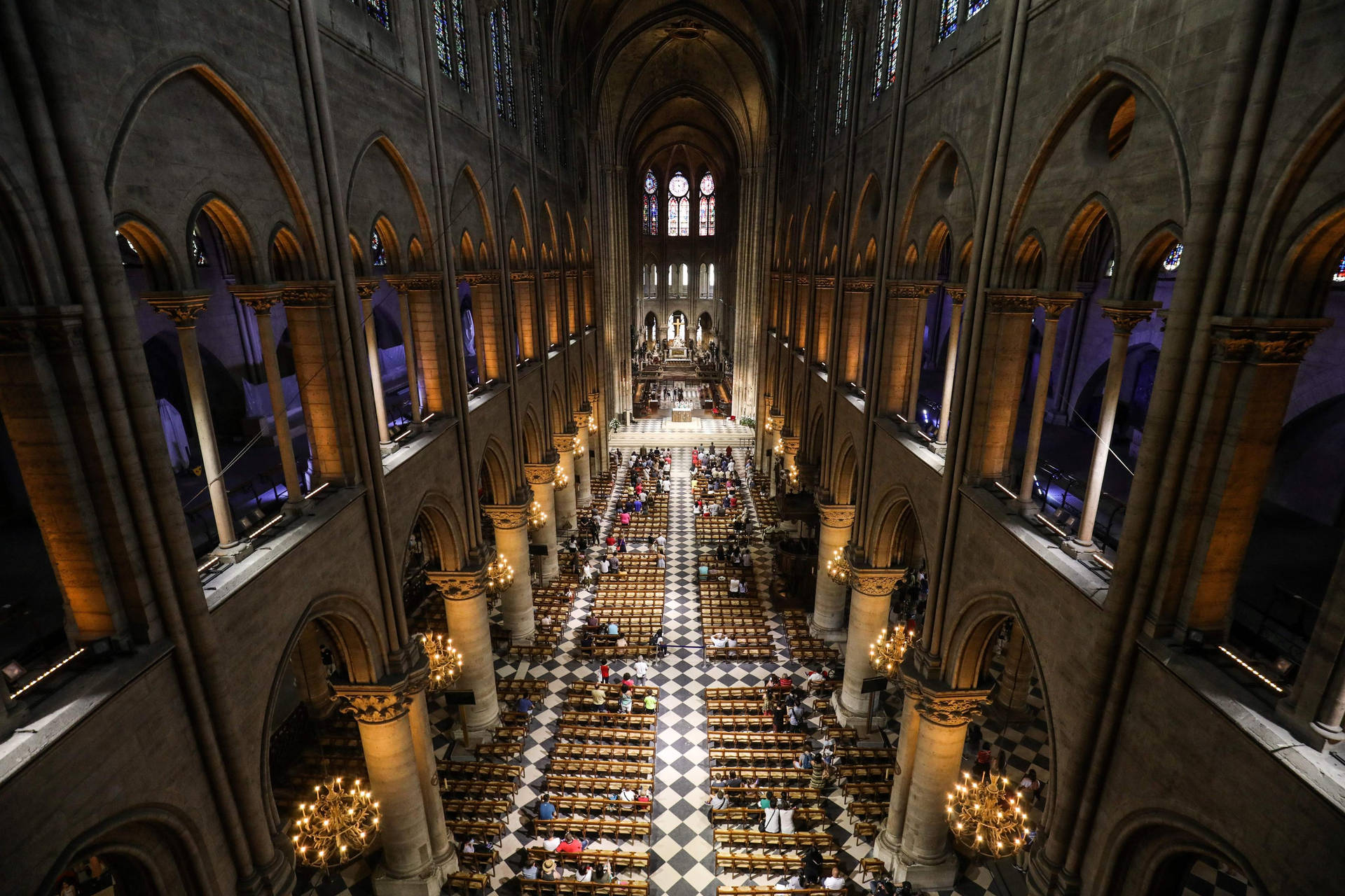 Interiorgótico De Notre Dame. Fondo de pantalla