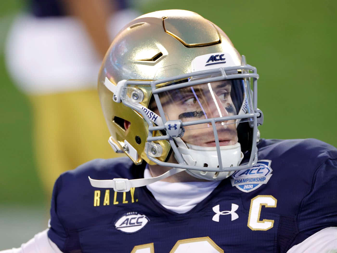 Notre Dame Quarterback Focused During Game Wallpaper