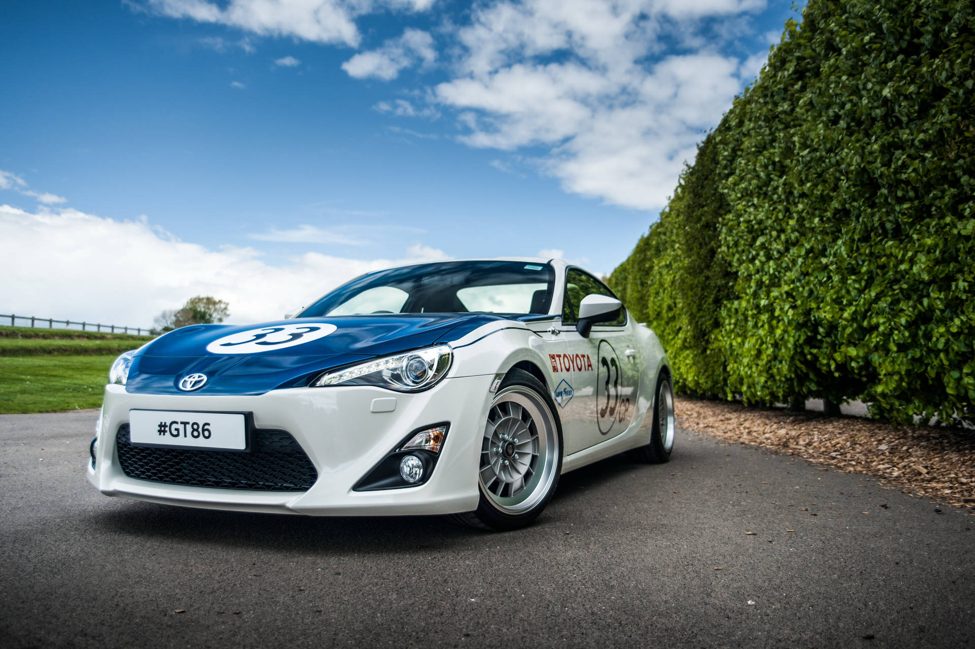 Caption: Powerful Elegance: The Toyota GT86 in Action Wallpaper