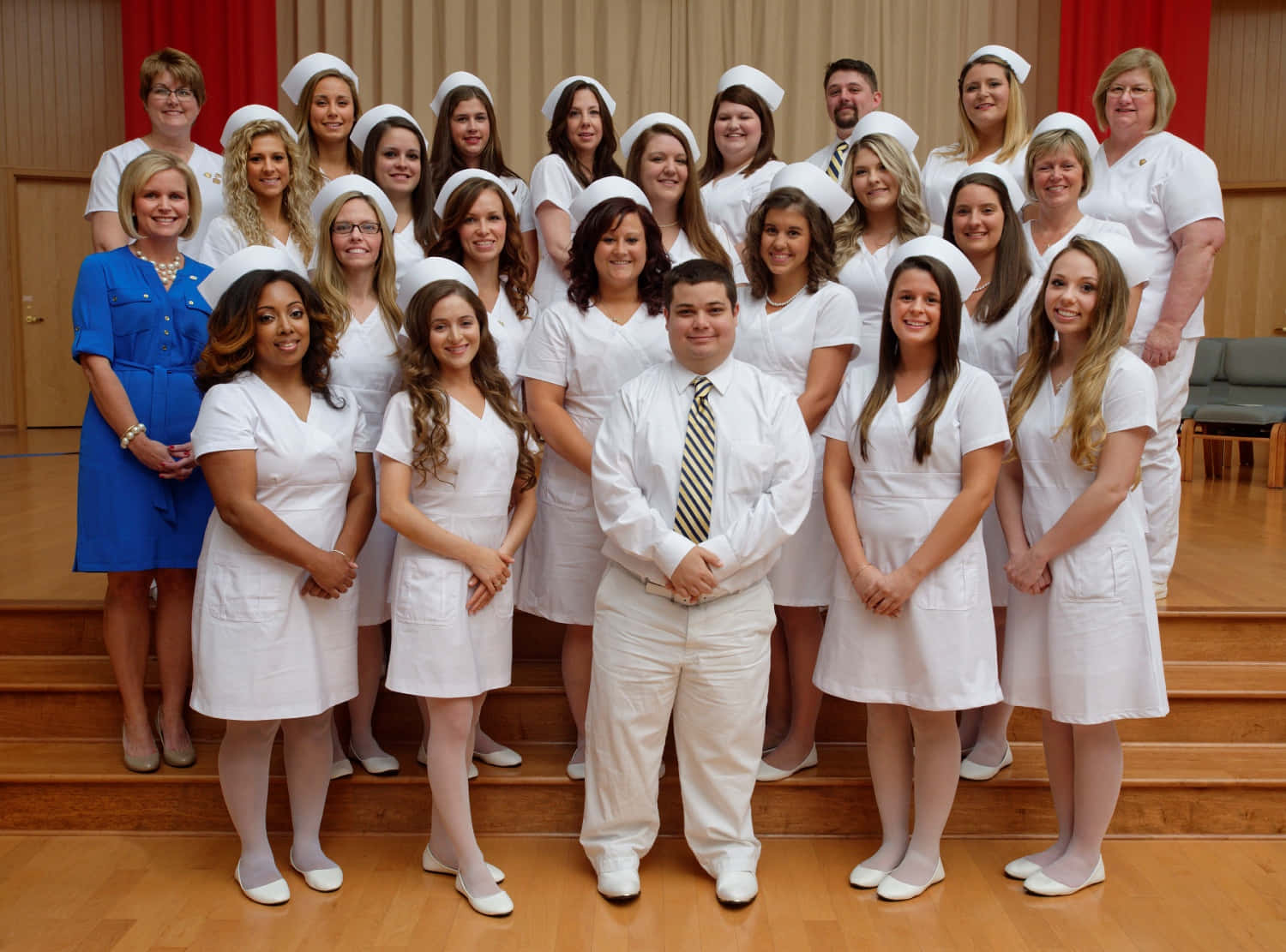 Ungrupo De Enfermeras Posando Para Una Foto